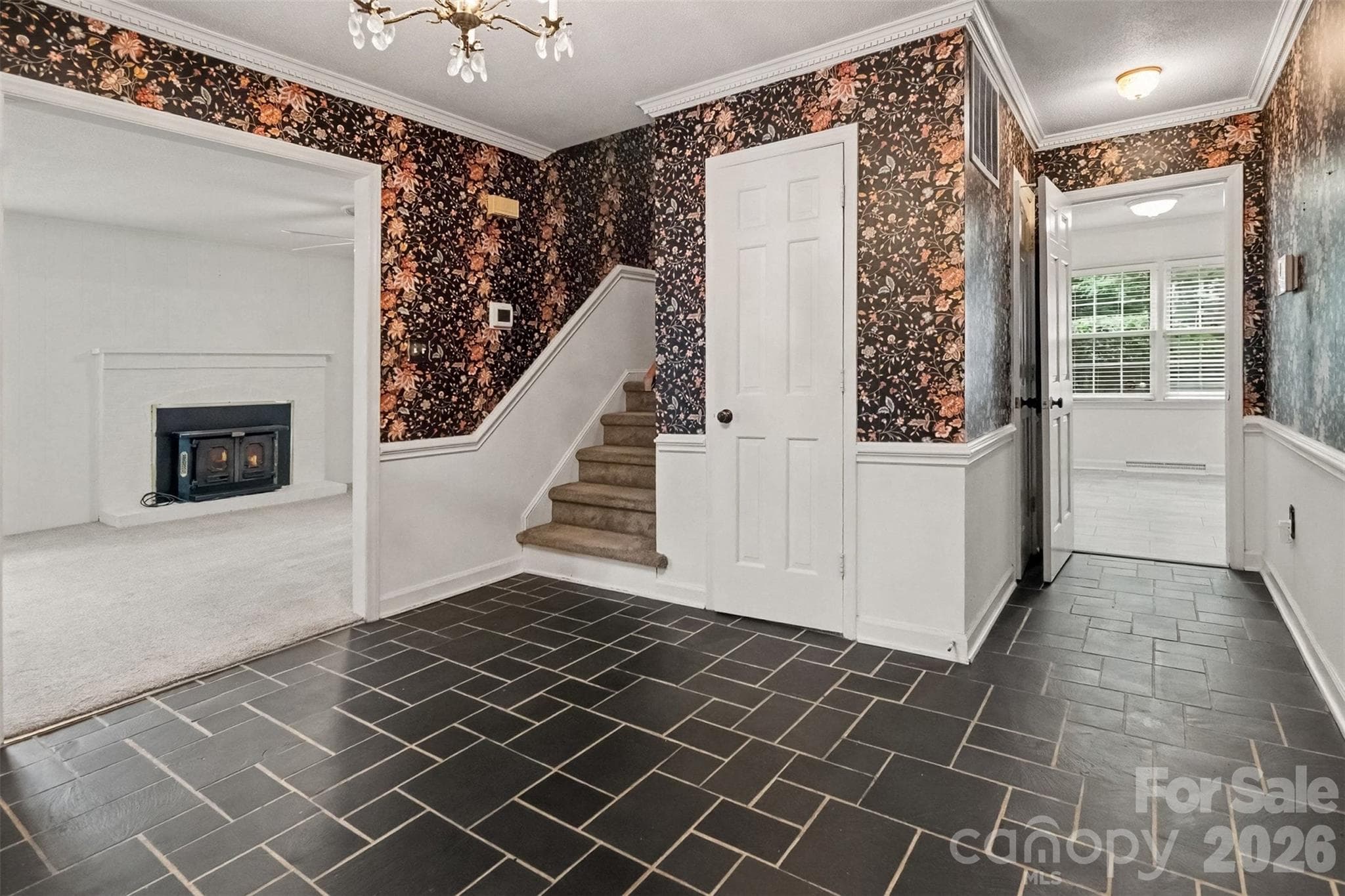 Single Family Residence at 4221 Bridgewood Lane, Charlotte, photo 3 of 15