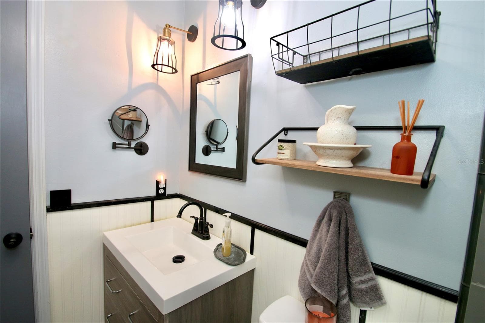 Fully remodeled and techie! - 1812 WHIPPLE DR, DELTONA
