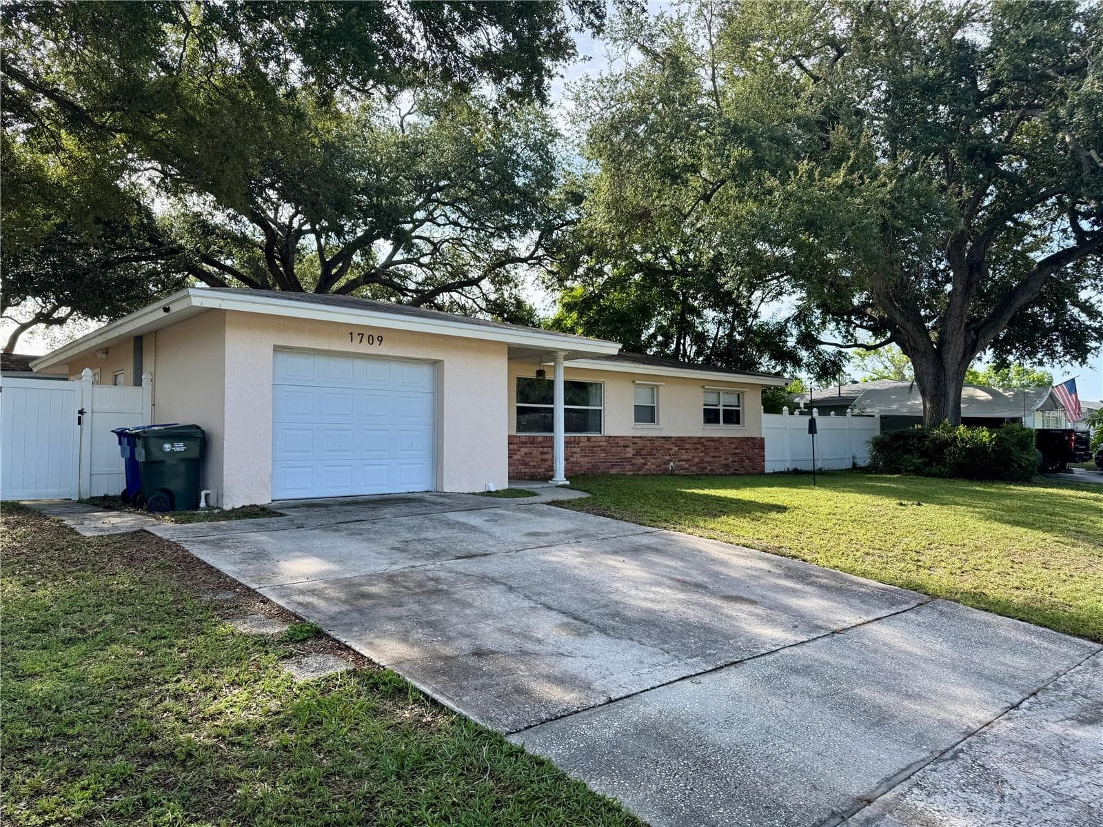 Single Family Residence at 1709 EATON DR NE, CLEARWATER, photo 2 of 33