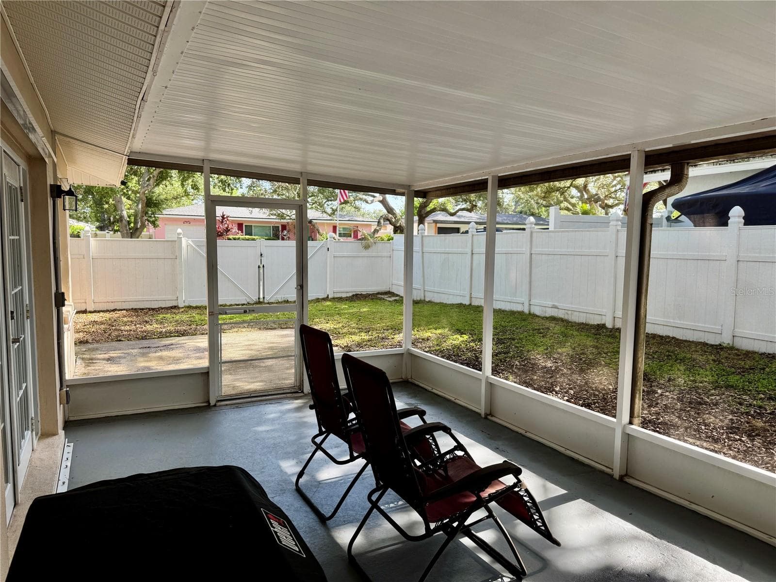 Covered and screened back yard patio - 1709 EATON DR NE, CLEARWATER