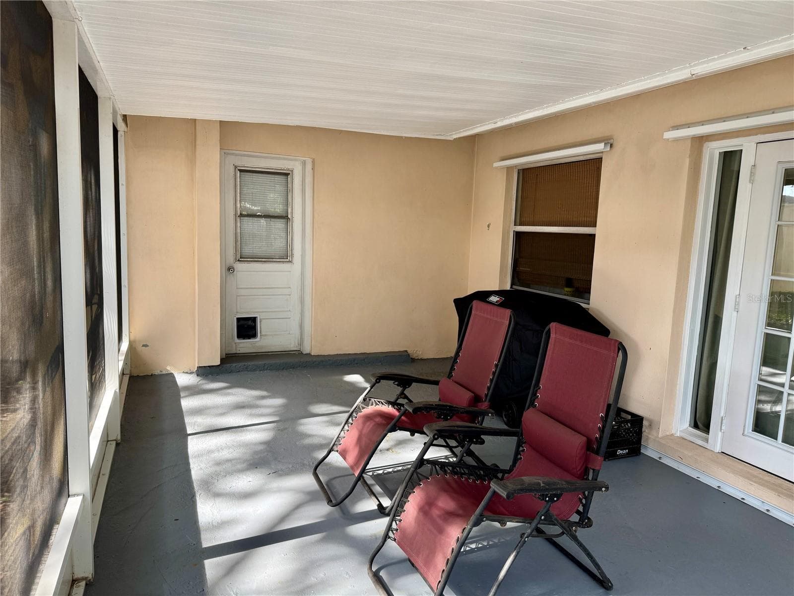 Covered and screened back patio - 1709 EATON DR NE, CLEARWATER
