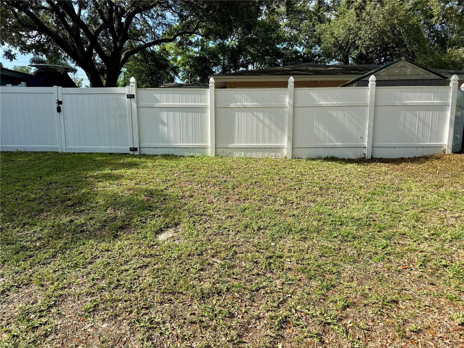Double gate for easy RV or boat storage in the back yard. - 1709 EATON DR NE, CLEARWATER