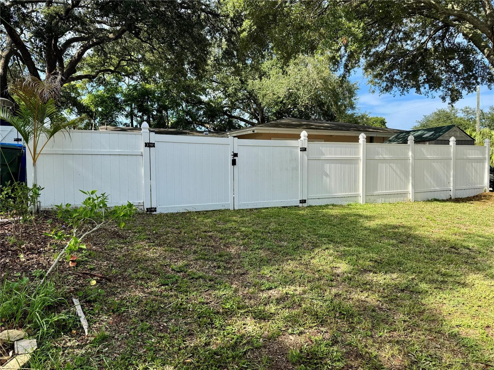 Large double gate provides for storage for boat or RV in the back yard - 1709 EATON DR NE, CLEARWATER