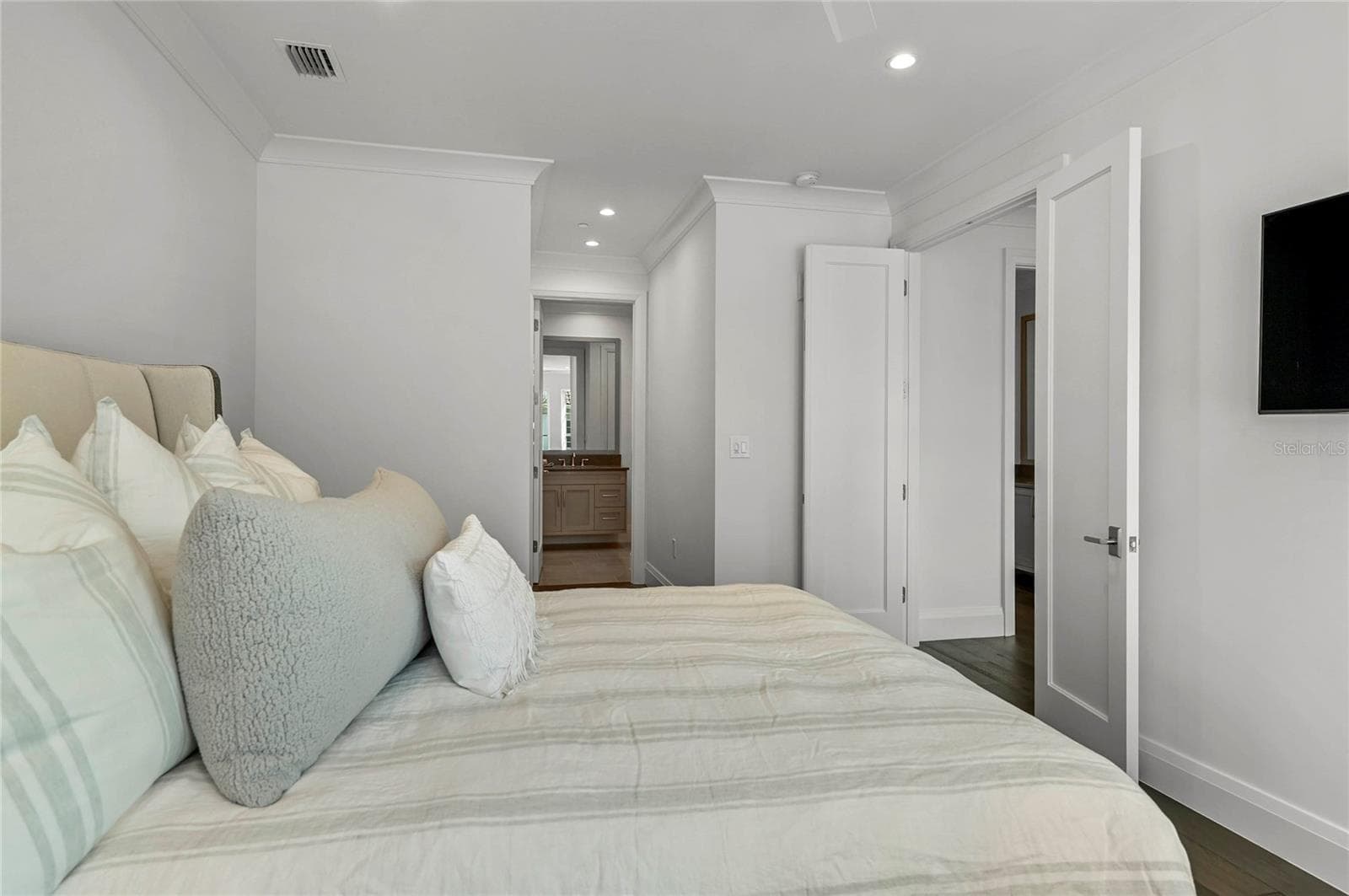 Townhouse at 125 S INTERLACHEN AVE #1, WINTER PARK, photo 58 of 79