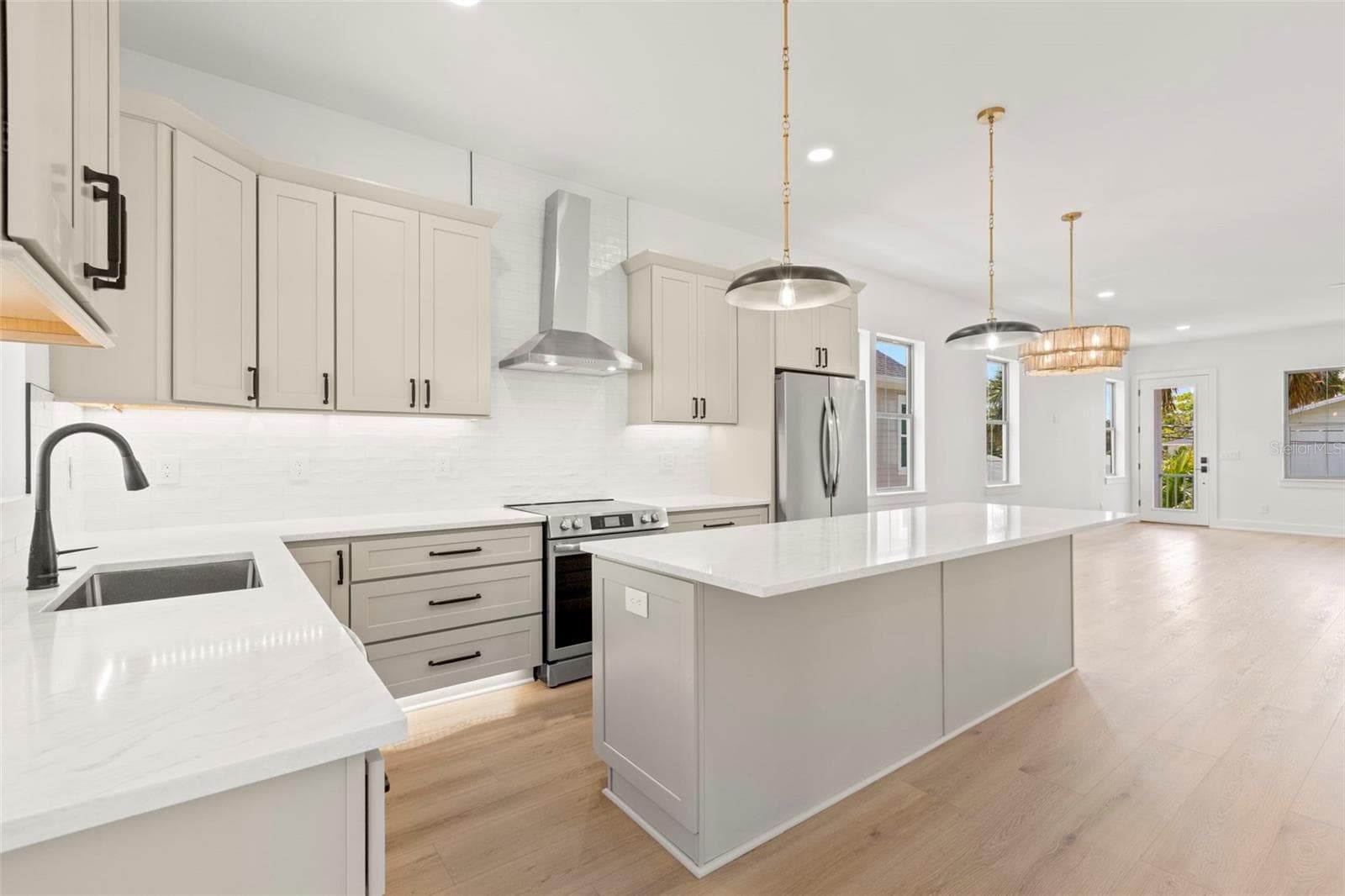 Single Family Residence at 1858 MISSISSIPPI AVE NE, ST PETERSBURG, photo 17 of 51
