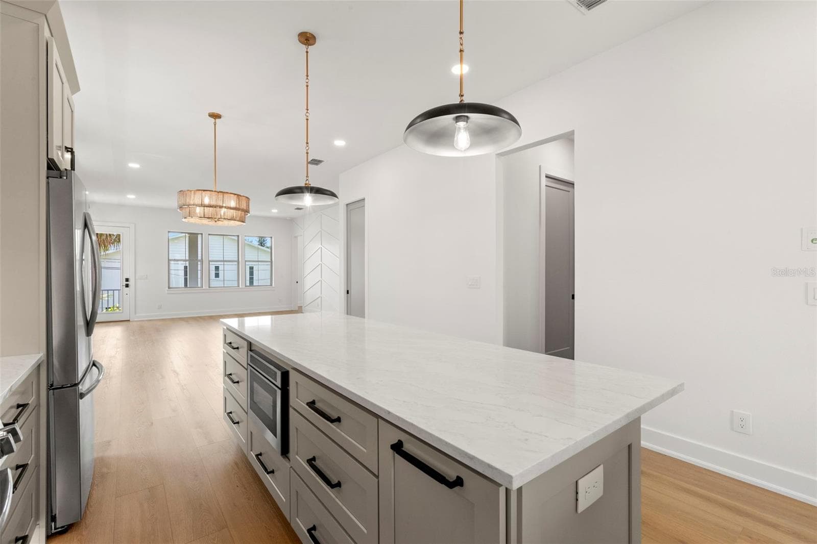 Single Family Residence at 1858 MISSISSIPPI AVE NE, ST PETERSBURG, photo 19 of 51