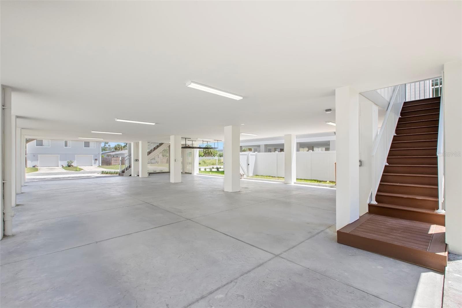 Single Family Residence at 1858 MISSISSIPPI AVE NE, ST PETERSBURG, photo 36 of 51