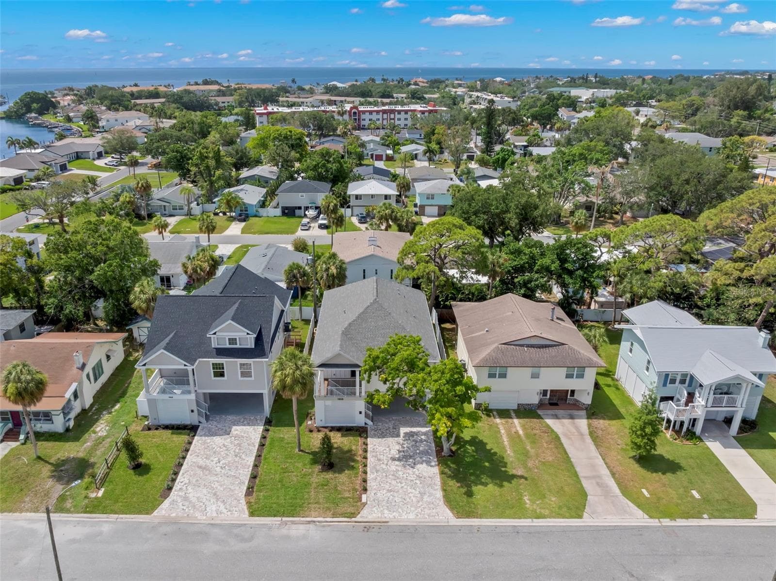 Single Family Residence at 1858 MISSISSIPPI AVE NE, ST PETERSBURG, photo 42 of 51