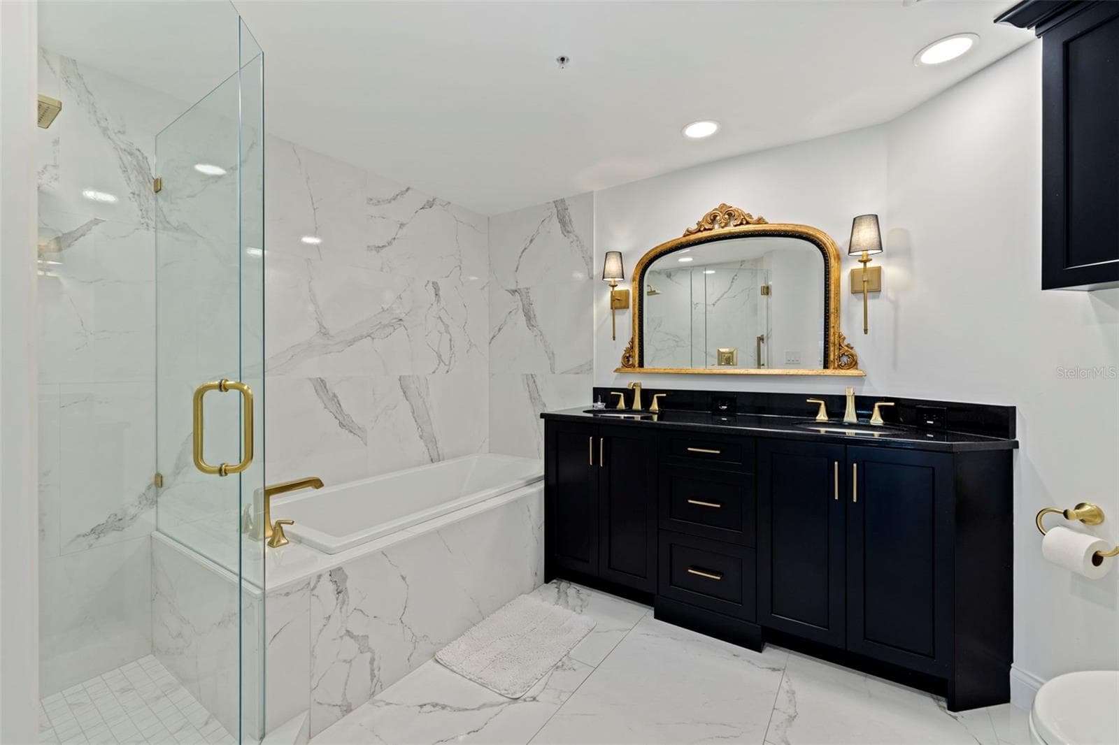 Master bathroom - 4737 DOLPHIN CAY LN S #401, ST PETERSBURG