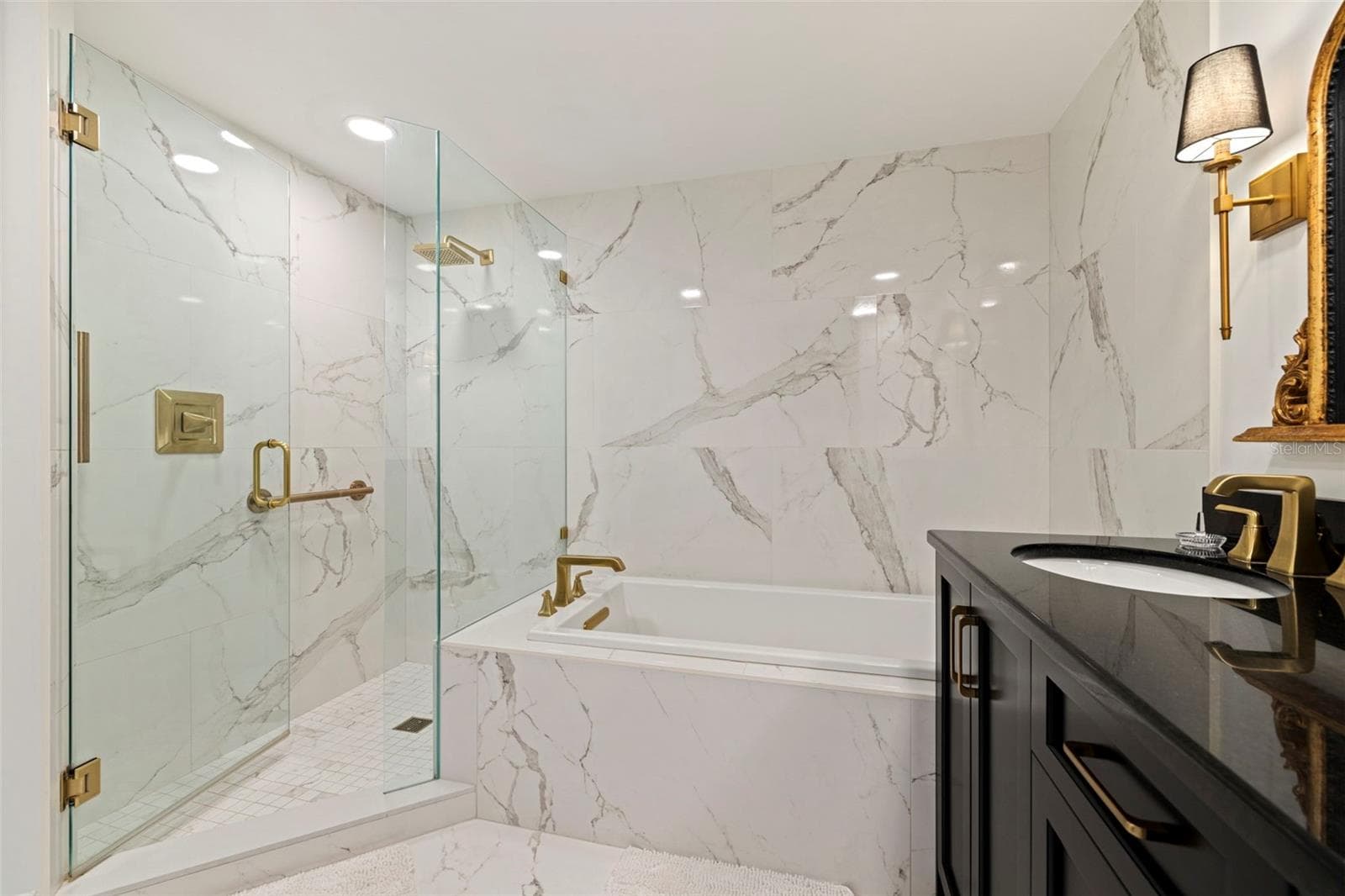 Master bathroom - 4737 DOLPHIN CAY LN S #401, ST PETERSBURG