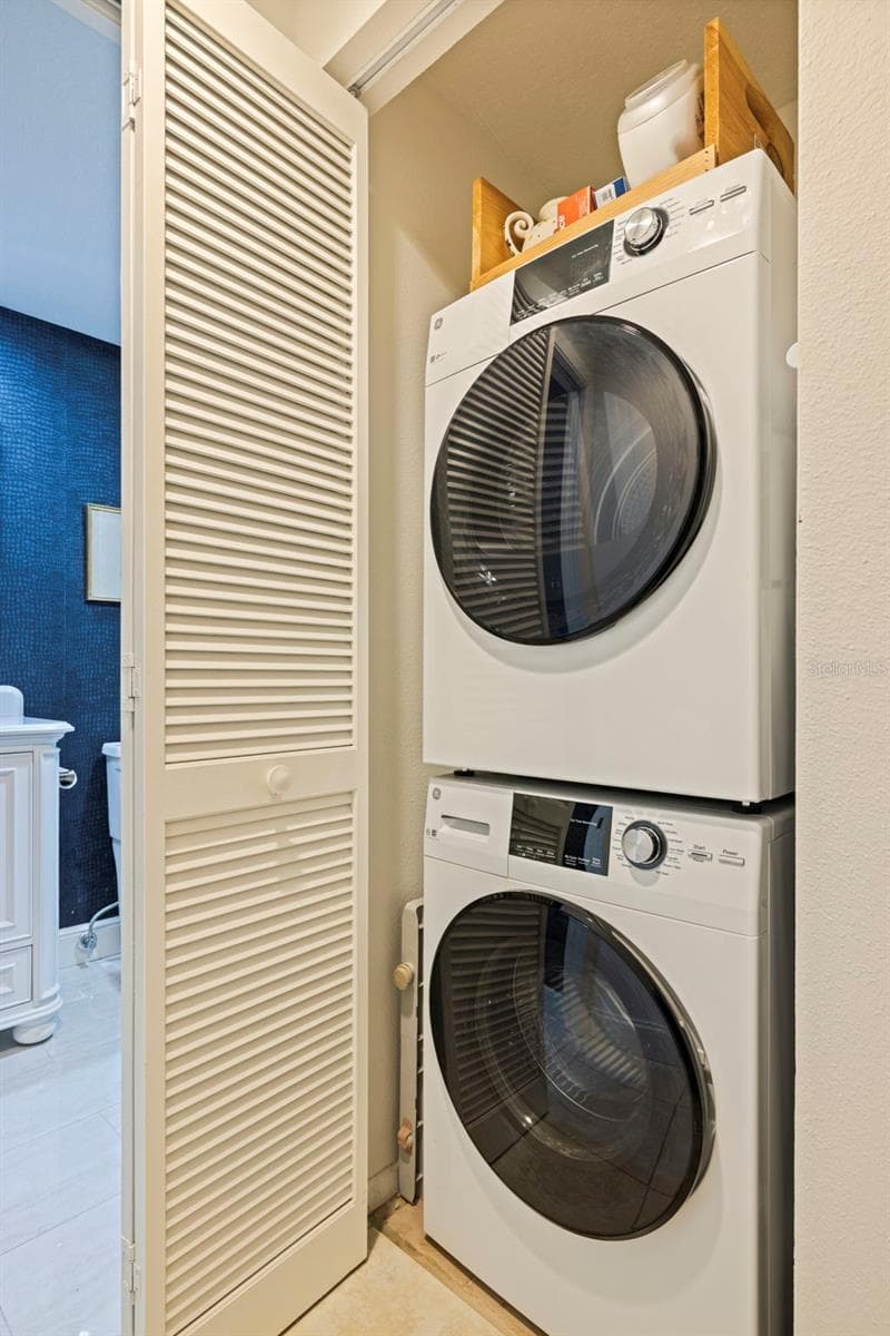Laundry closet - 4737 DOLPHIN CAY LN S #401, ST PETERSBURG