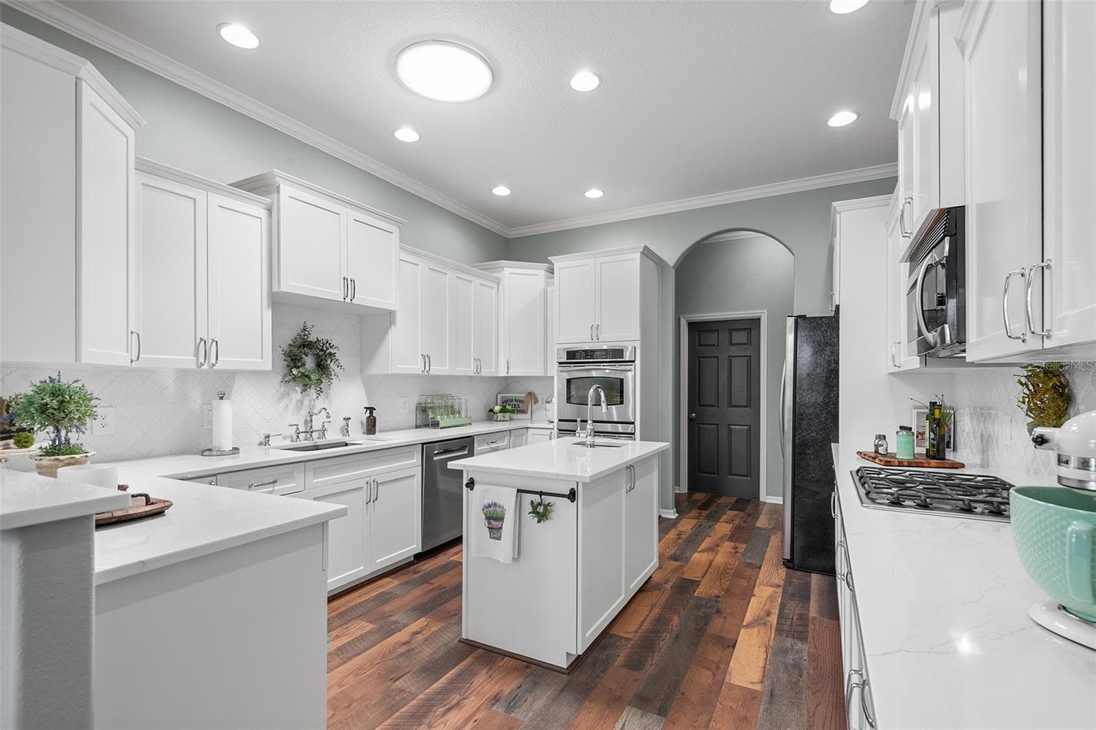 Island with Prep Sink - 4040 PALMA CEIA CIR, WINTER HAVEN
