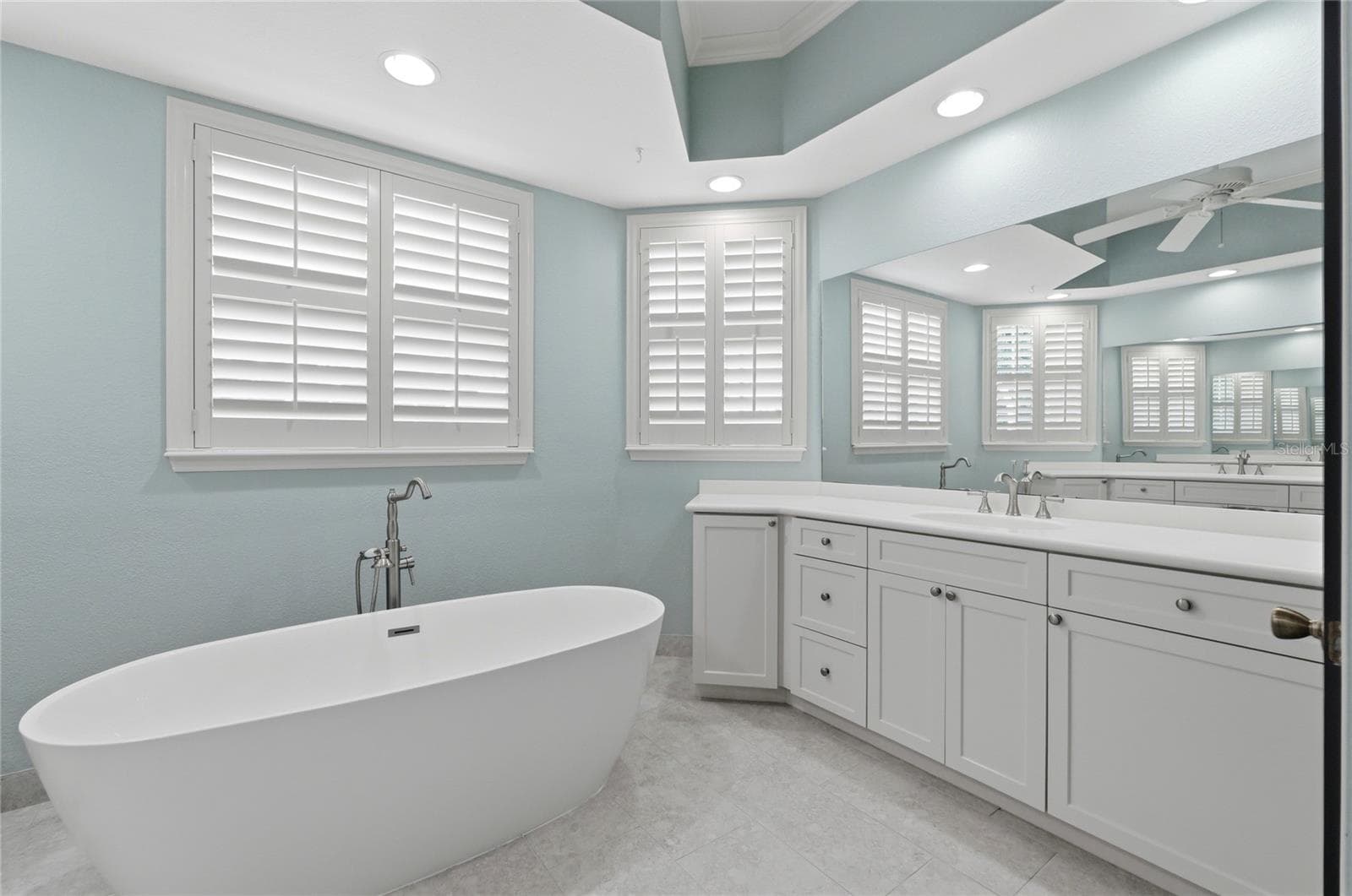 Freestanding Soaking Tub - 4040 PALMA CEIA CIR, WINTER HAVEN