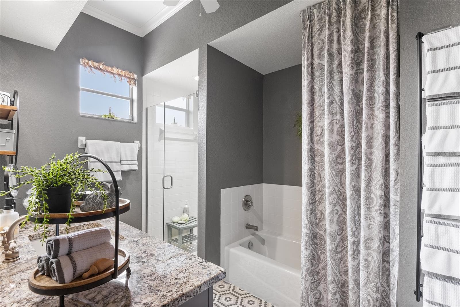 Second Bath with Tub & Walk-In Shower - 4040 PALMA CEIA CIR, WINTER HAVEN