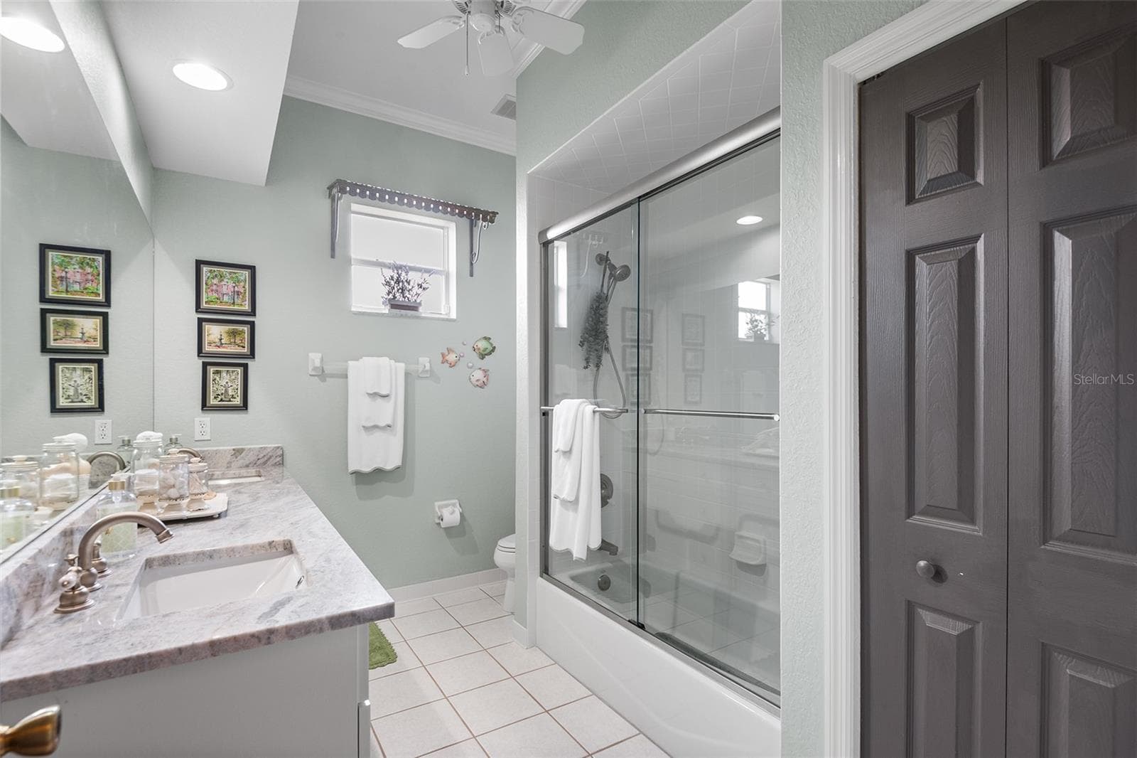 Tub & Linen Closet - 4040 PALMA CEIA CIR, WINTER HAVEN