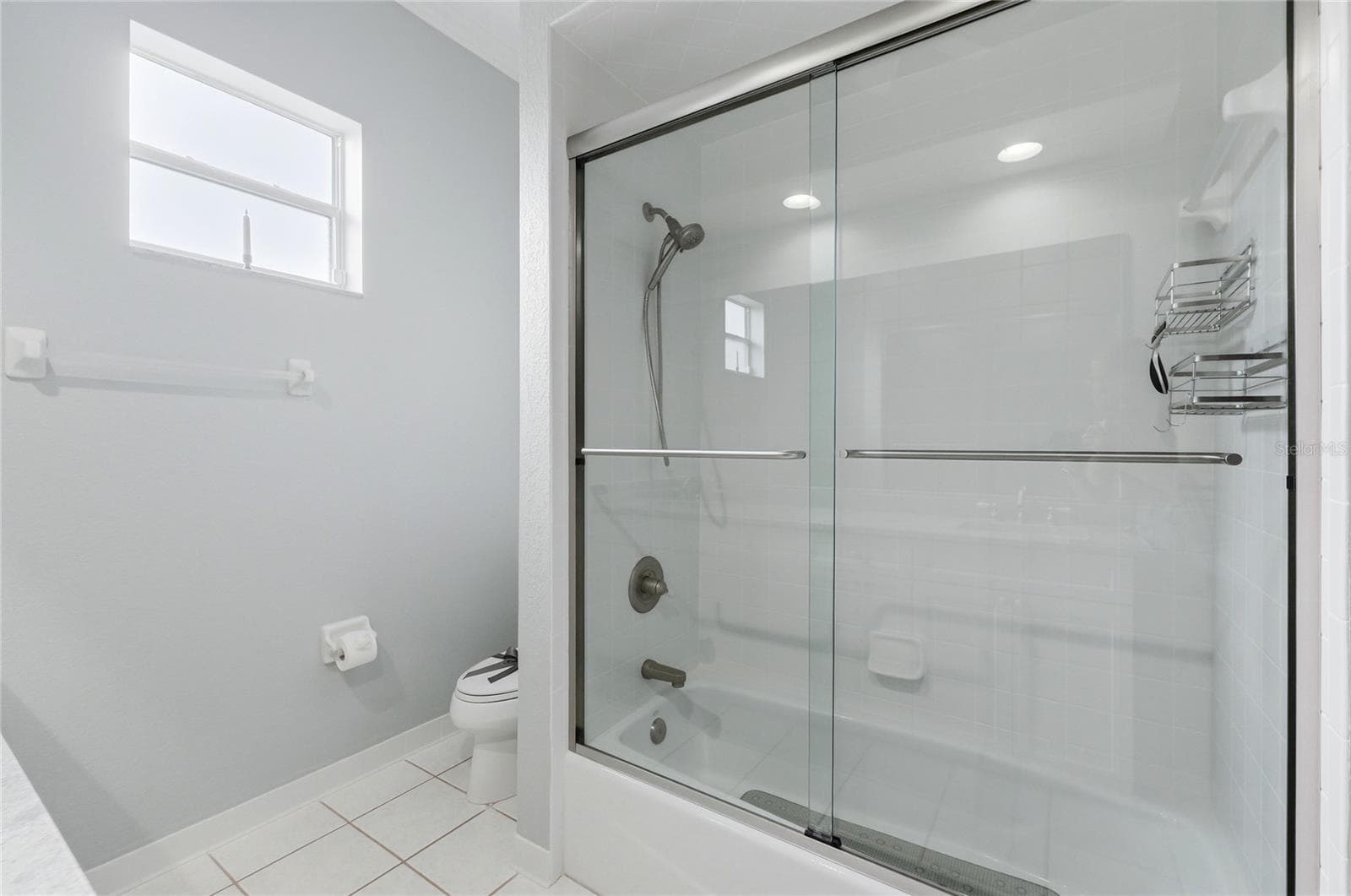 Third Bath Tub has Sliding Doors - 4040 PALMA CEIA CIR, WINTER HAVEN