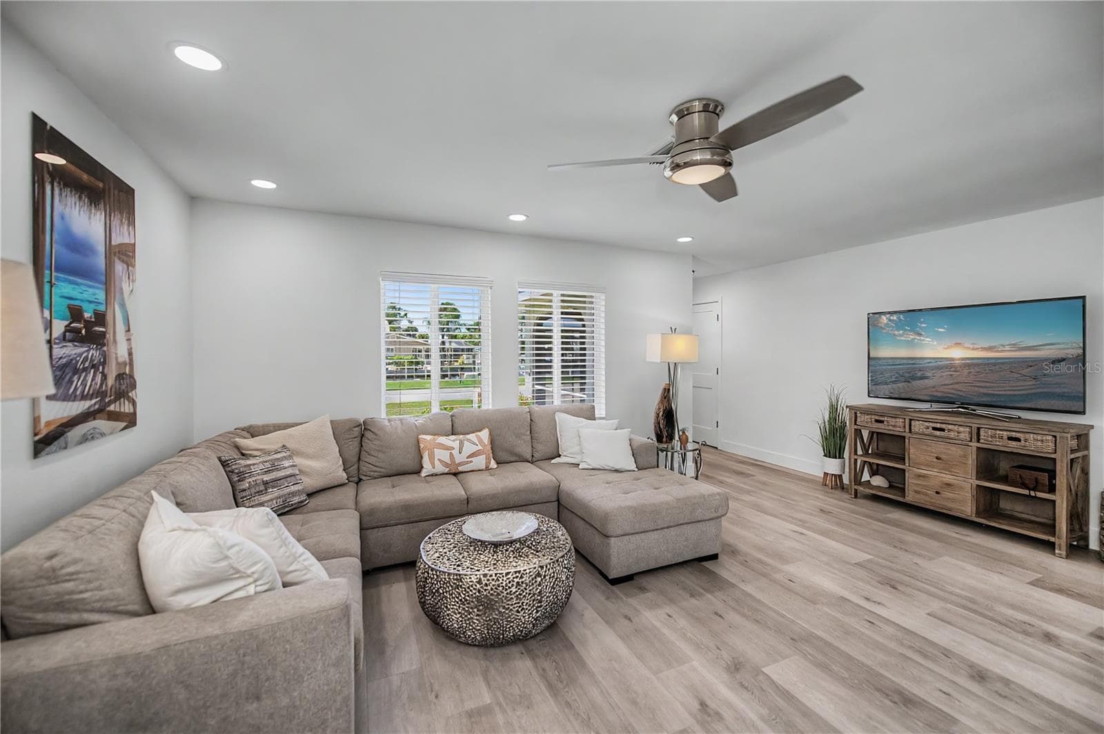 Bright and airy, abundant nautral lighting!! - 8152 SEASHELL ST, ENGLEWOOD