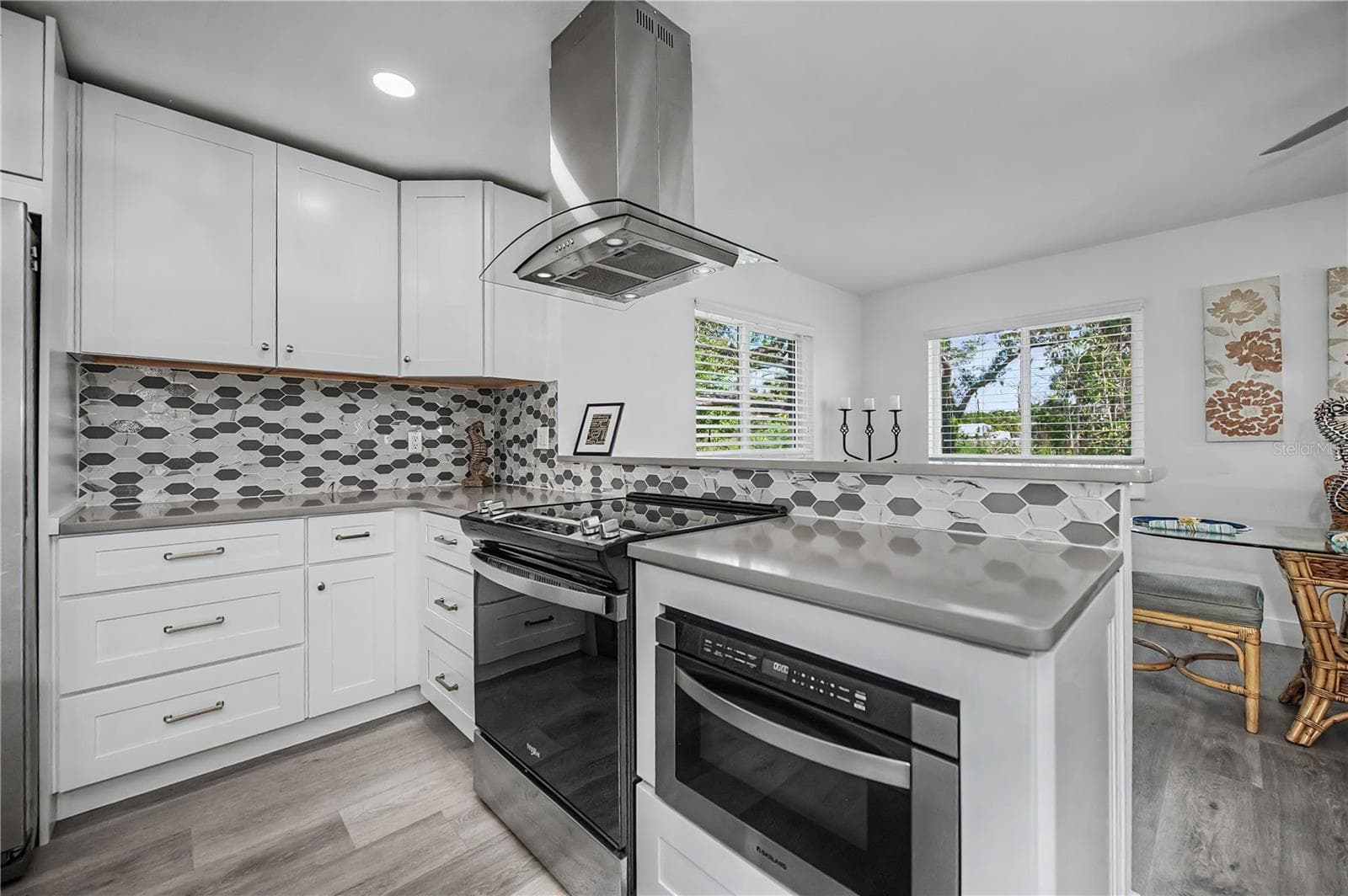 Beautiful quartz countertops! - 8152 SEASHELL ST, ENGLEWOOD