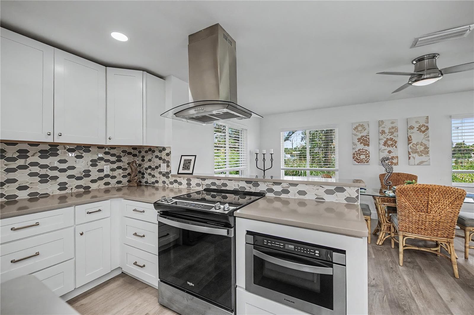 Stainless appliances new in 2025! - 8152 SEASHELL ST, ENGLEWOOD
