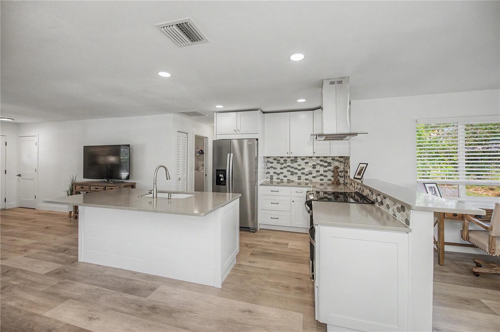 Kitchen - 8152 SEASHELL ST, ENGLEWOOD