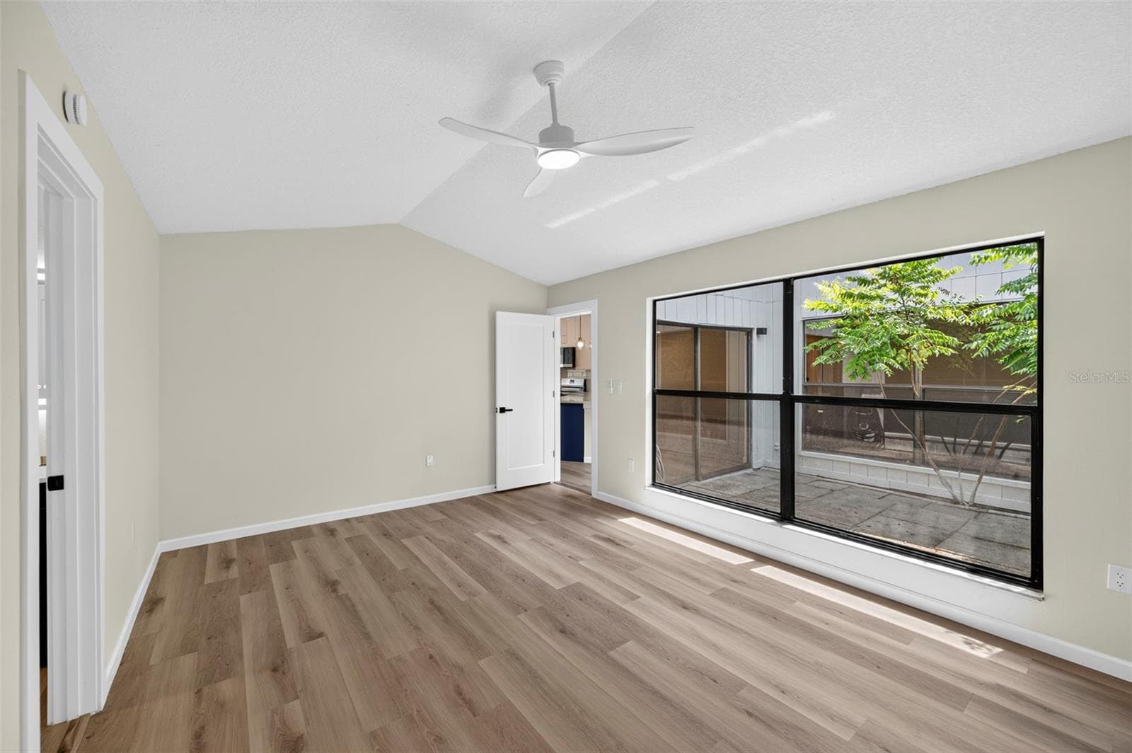 Large window in the master bedroom - 647 BONNIE BLVD, PALM HARBOR