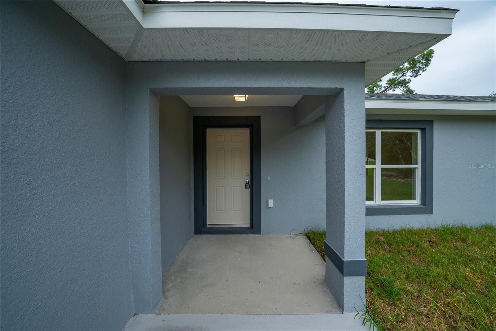 VERY WIDE SIDEWALK ENTRY - 11 MALAUKA PASS, OCKLAWAHA