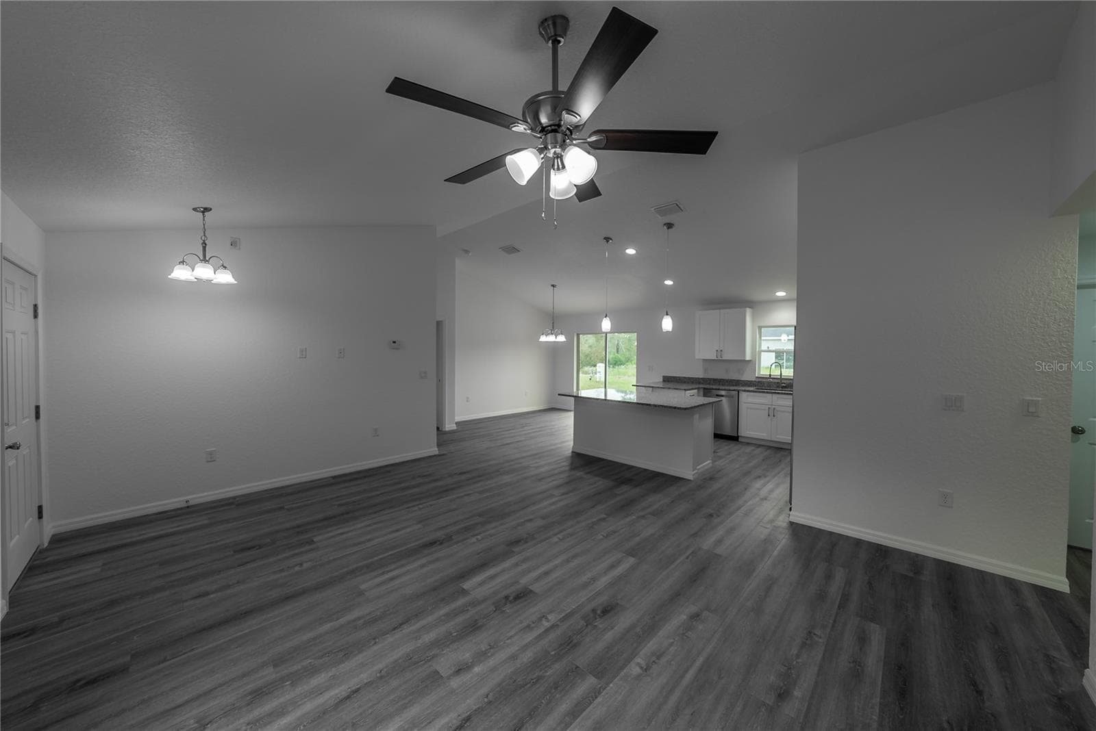 LIVING ROOM - 11 MALAUKA PASS, OCKLAWAHA