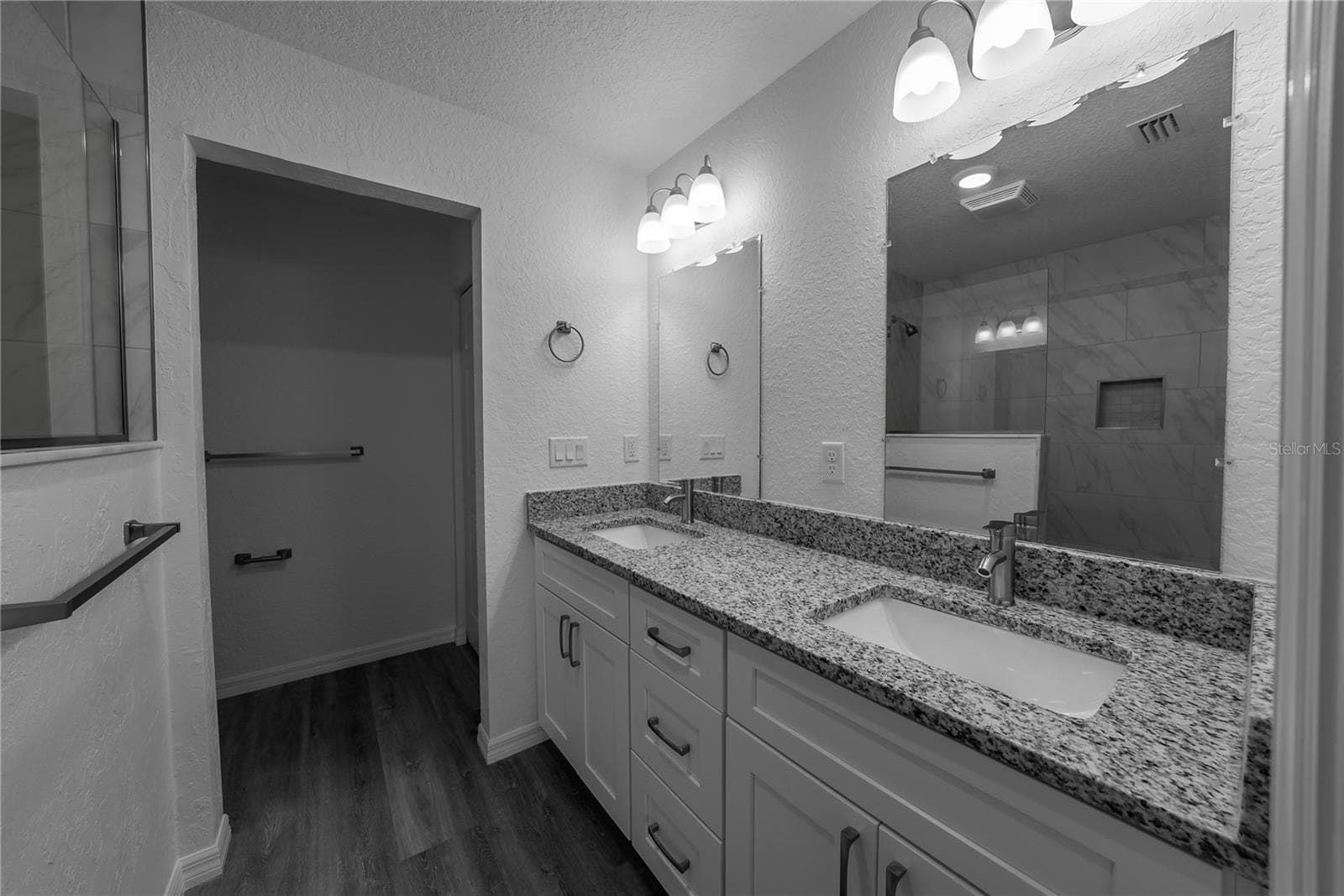 DOUBLE VANITY - 11 MALAUKA PASS, OCKLAWAHA