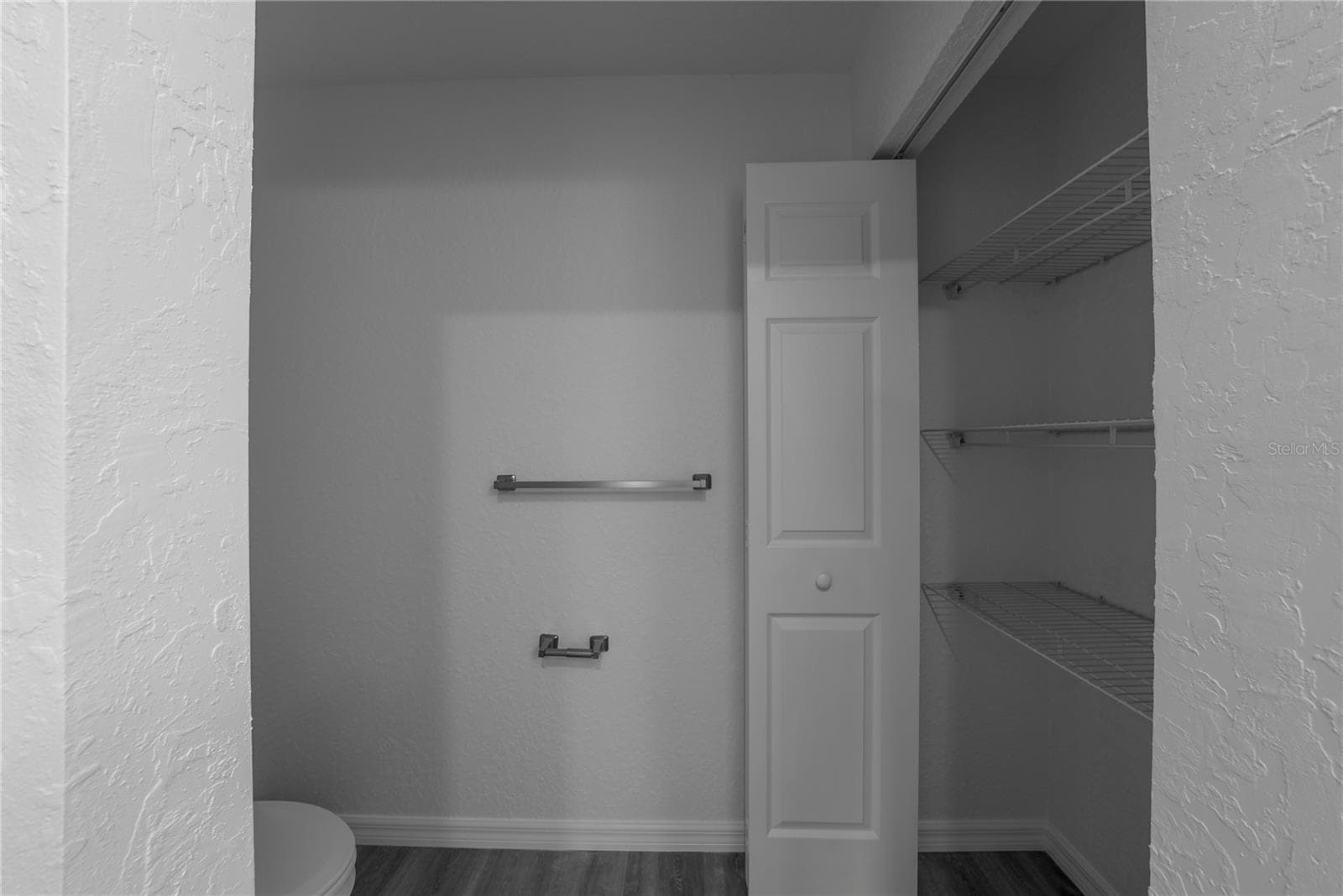 LARGE LINEN CLOSET - 11 MALAUKA PASS, OCKLAWAHA