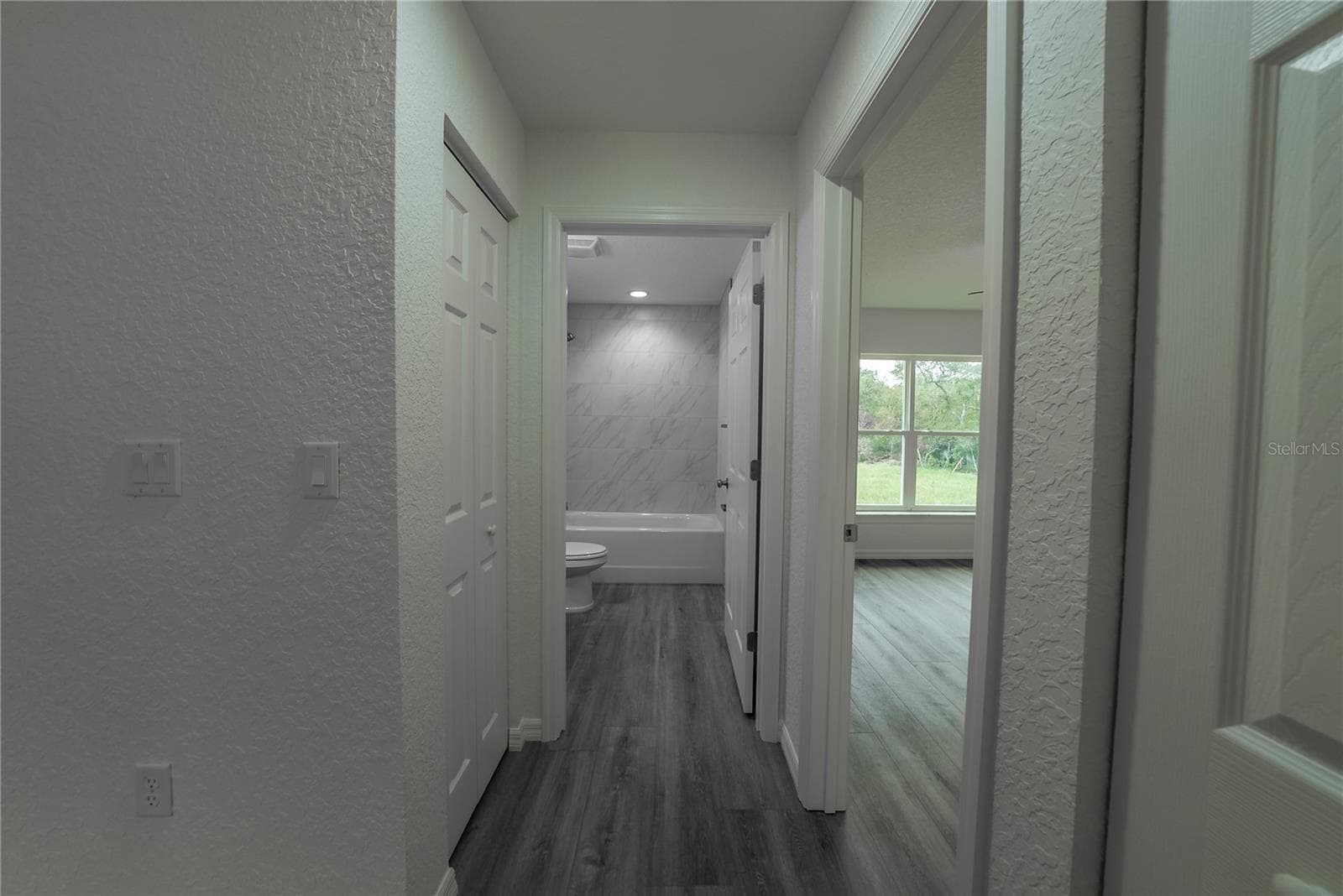 HALL ON GUEST SIDE - 11 MALAUKA PASS, OCKLAWAHA