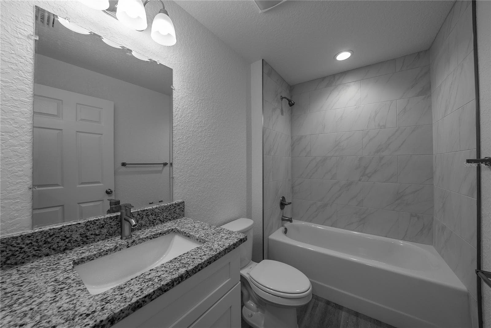 GUEST BATH - 11 MALAUKA PASS, OCKLAWAHA