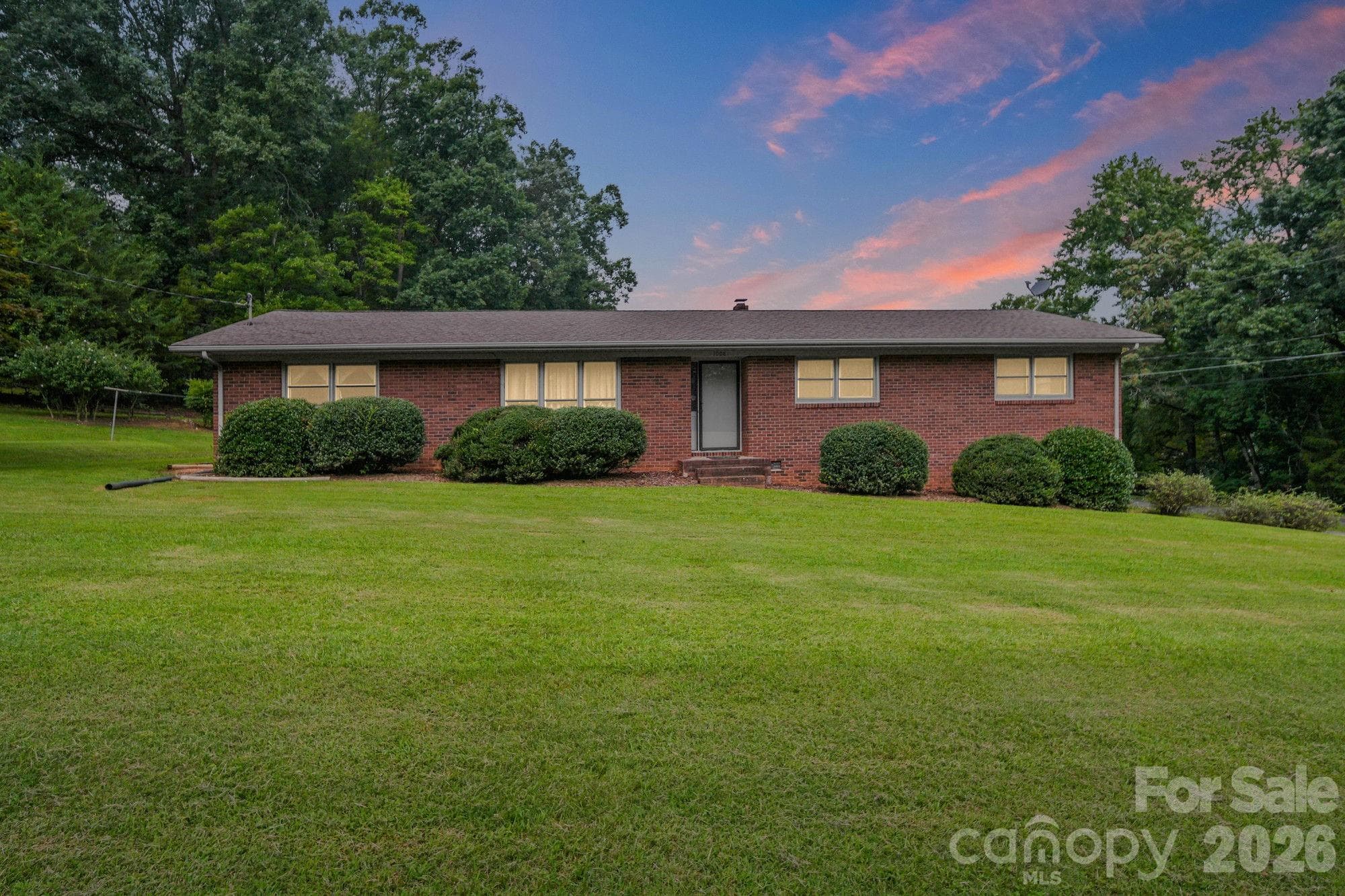 Single Family Residence at 1008 Longview Drive, New London, photo 2 of 37