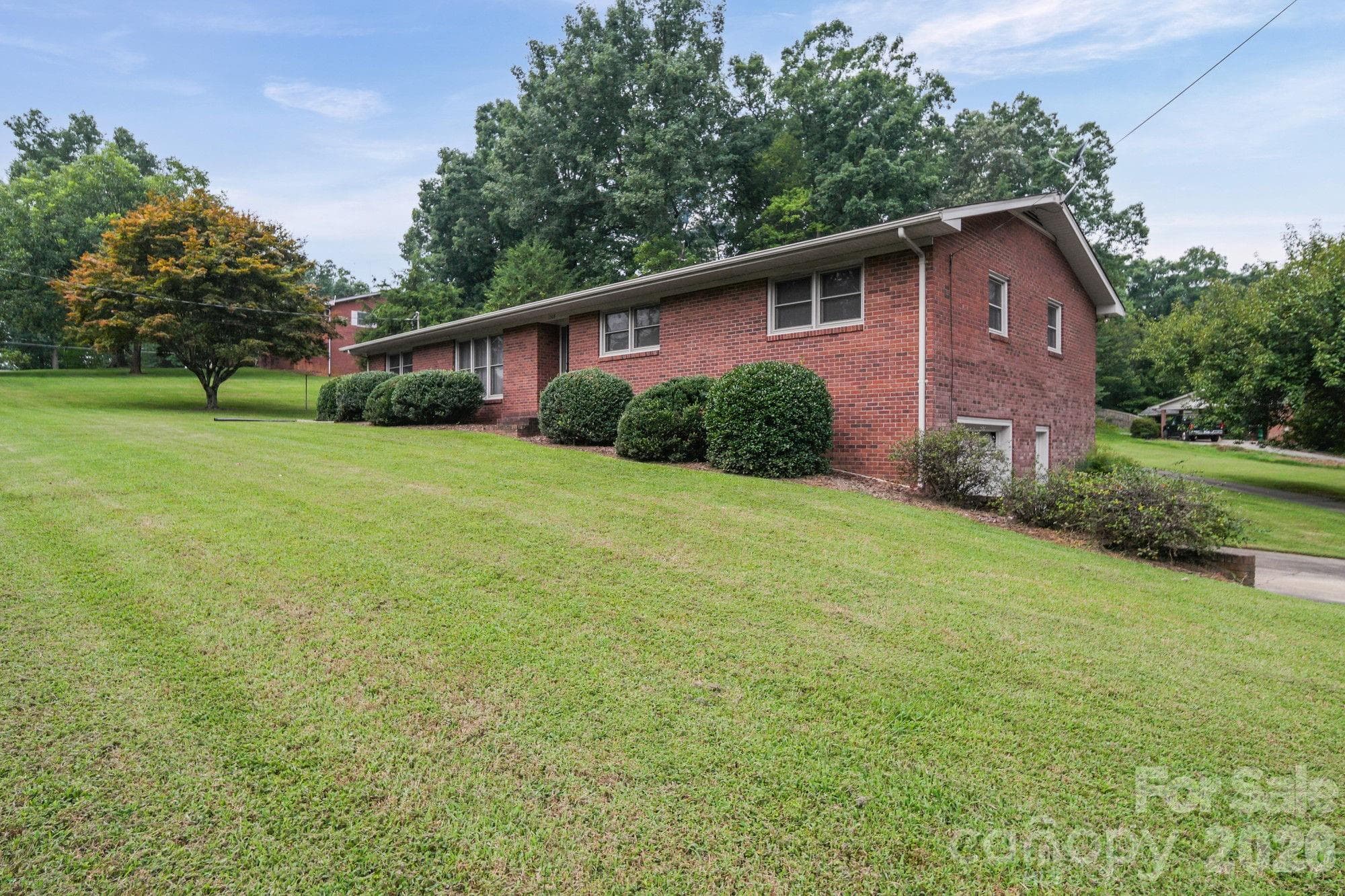 Single Family Residence at 1008 Longview Drive, New London, photo 4 of 37