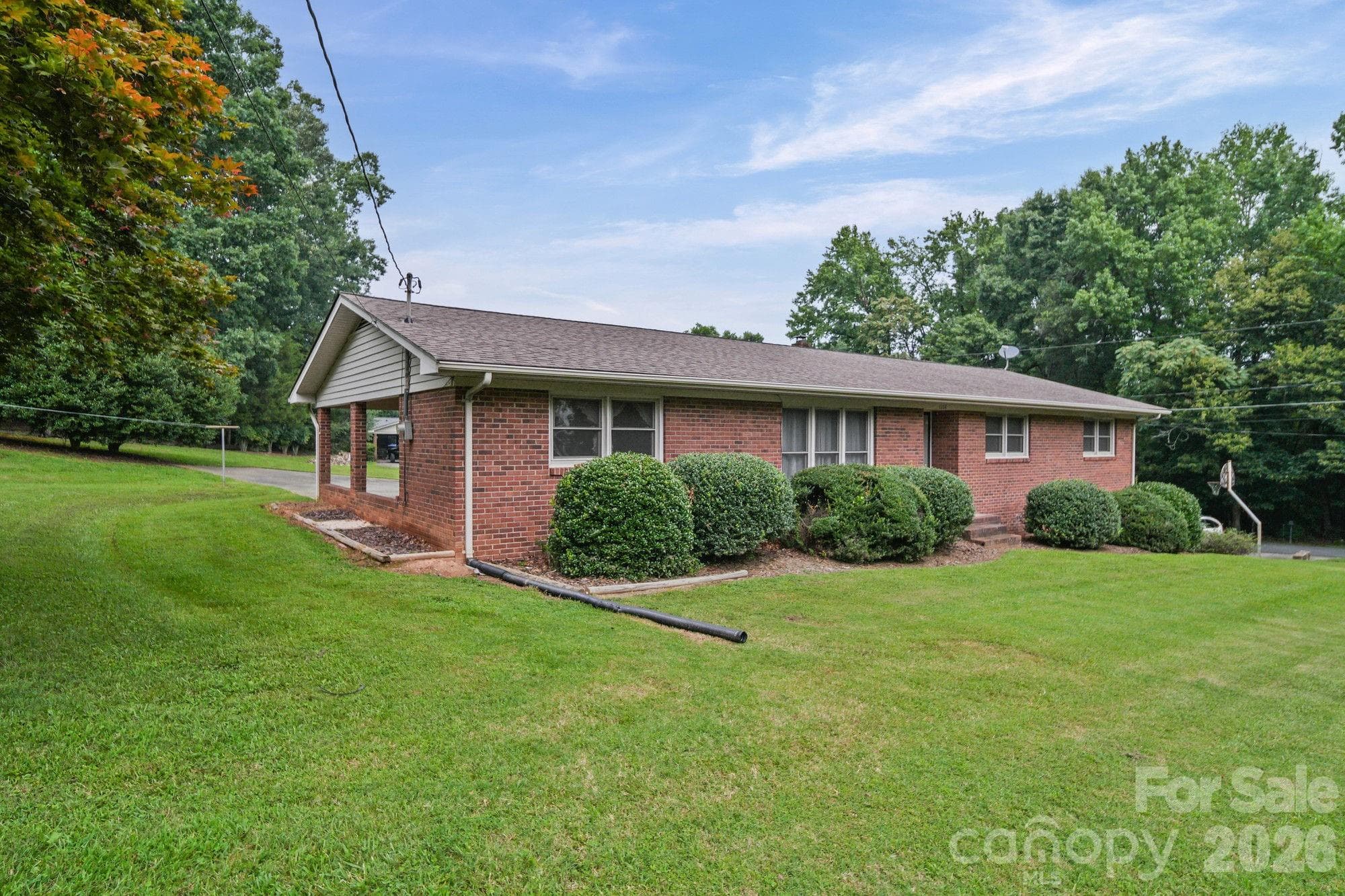 Single Family Residence at 1008 Longview Drive, New London, photo 5 of 37