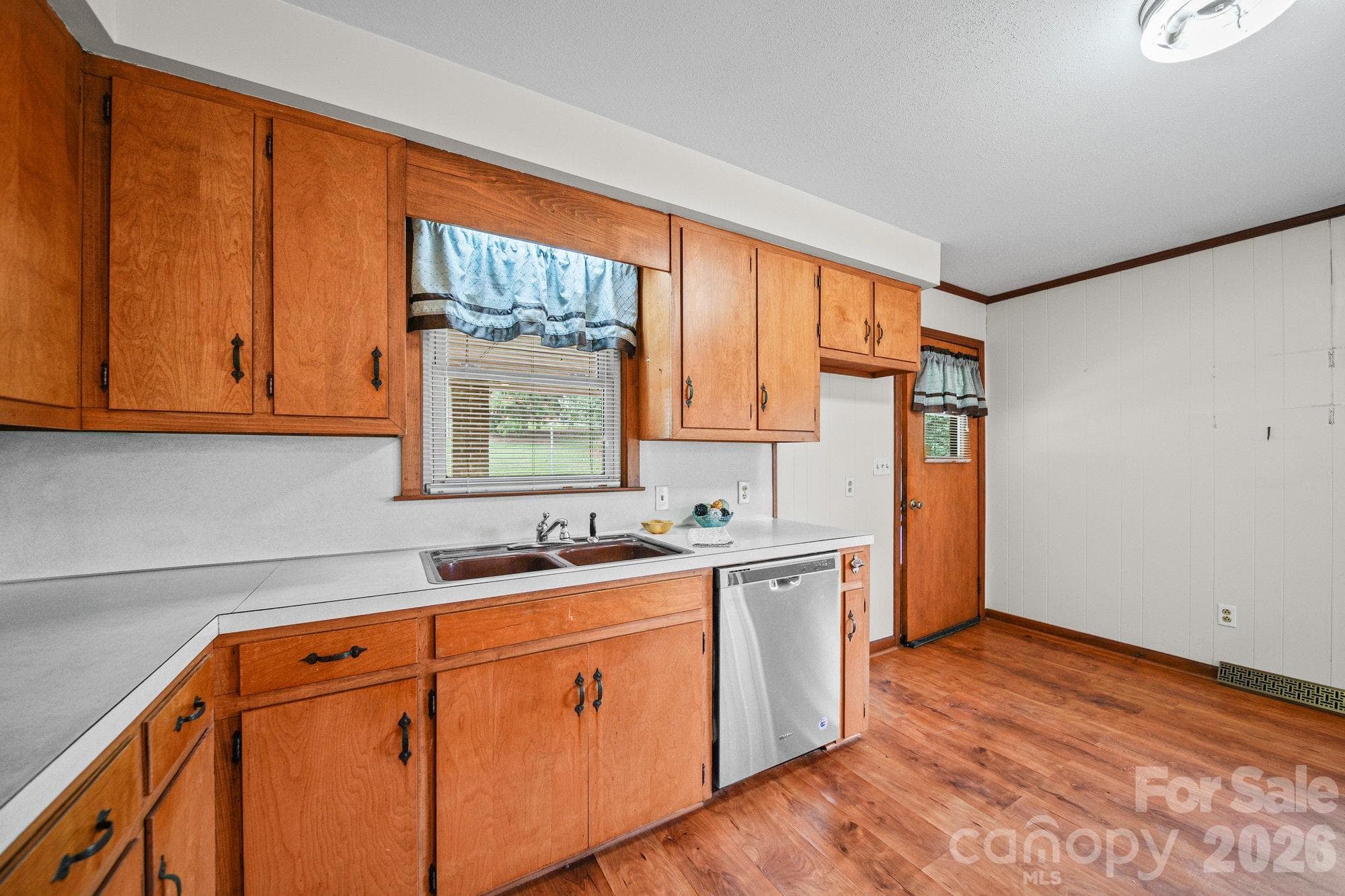 Single Family Residence at 1008 Longview Drive, New London, photo 9 of 37