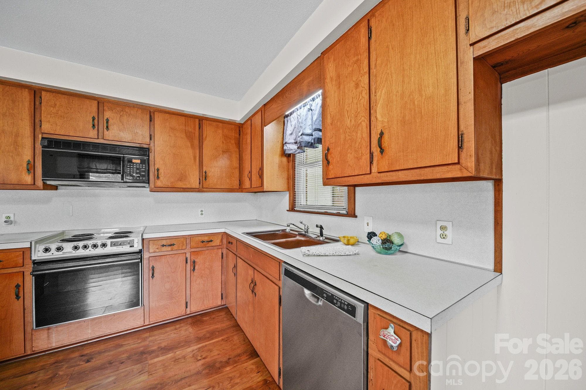 Single Family Residence at 1008 Longview Drive, New London, photo 11 of 37