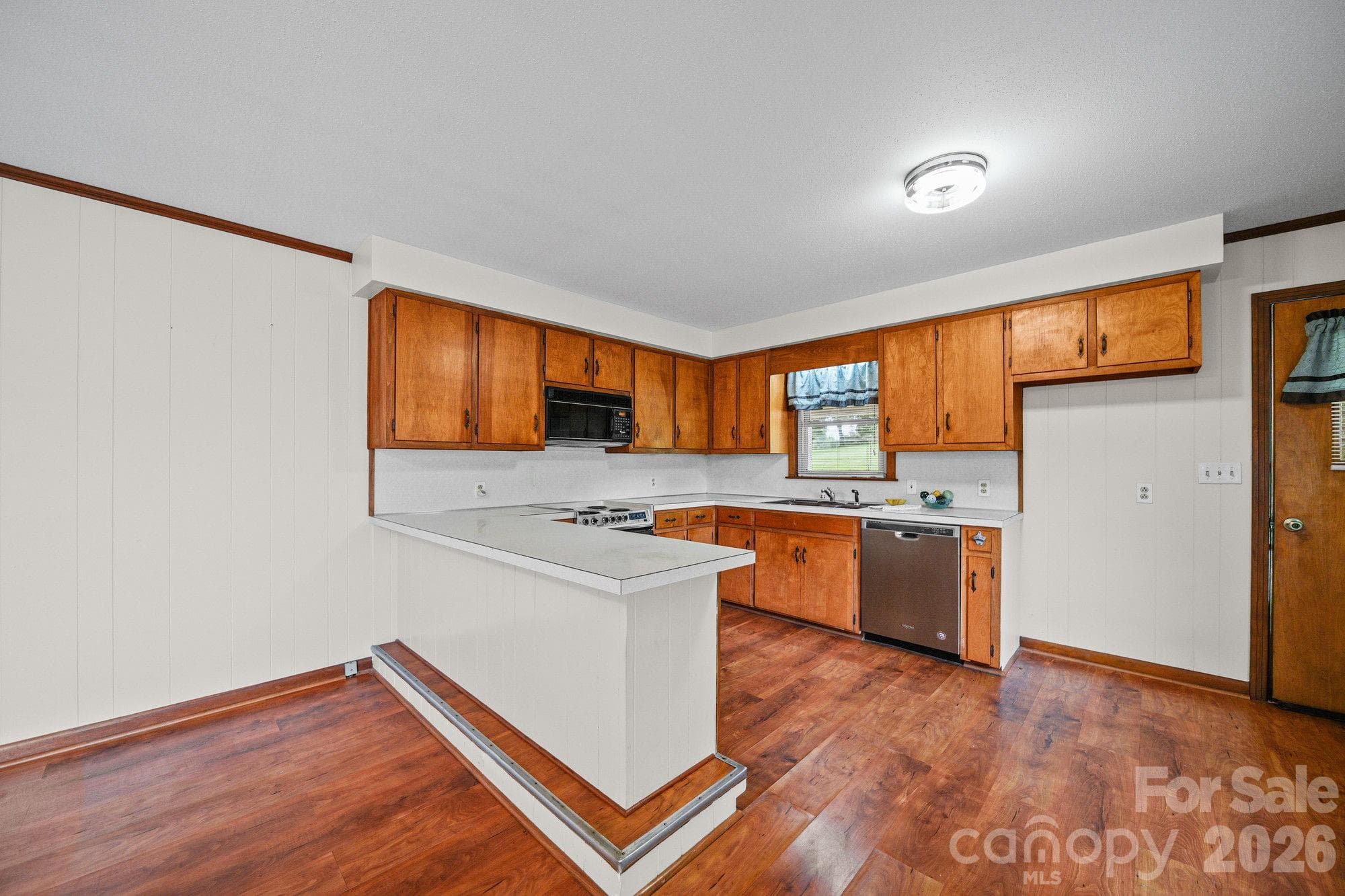 Single Family Residence at 1008 Longview Drive, New London, photo 12 of 37