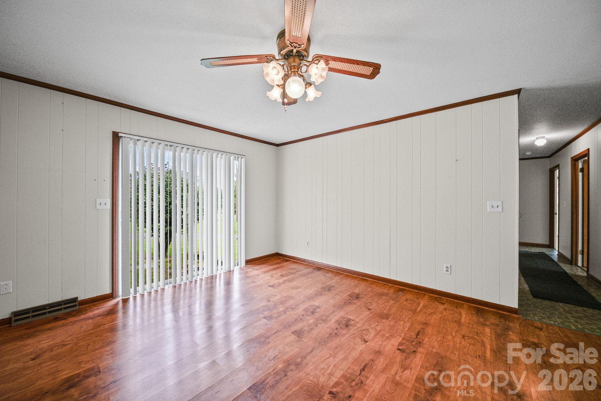 Single Family Residence at 1008 Longview Drive, New London, photo 15 of 37