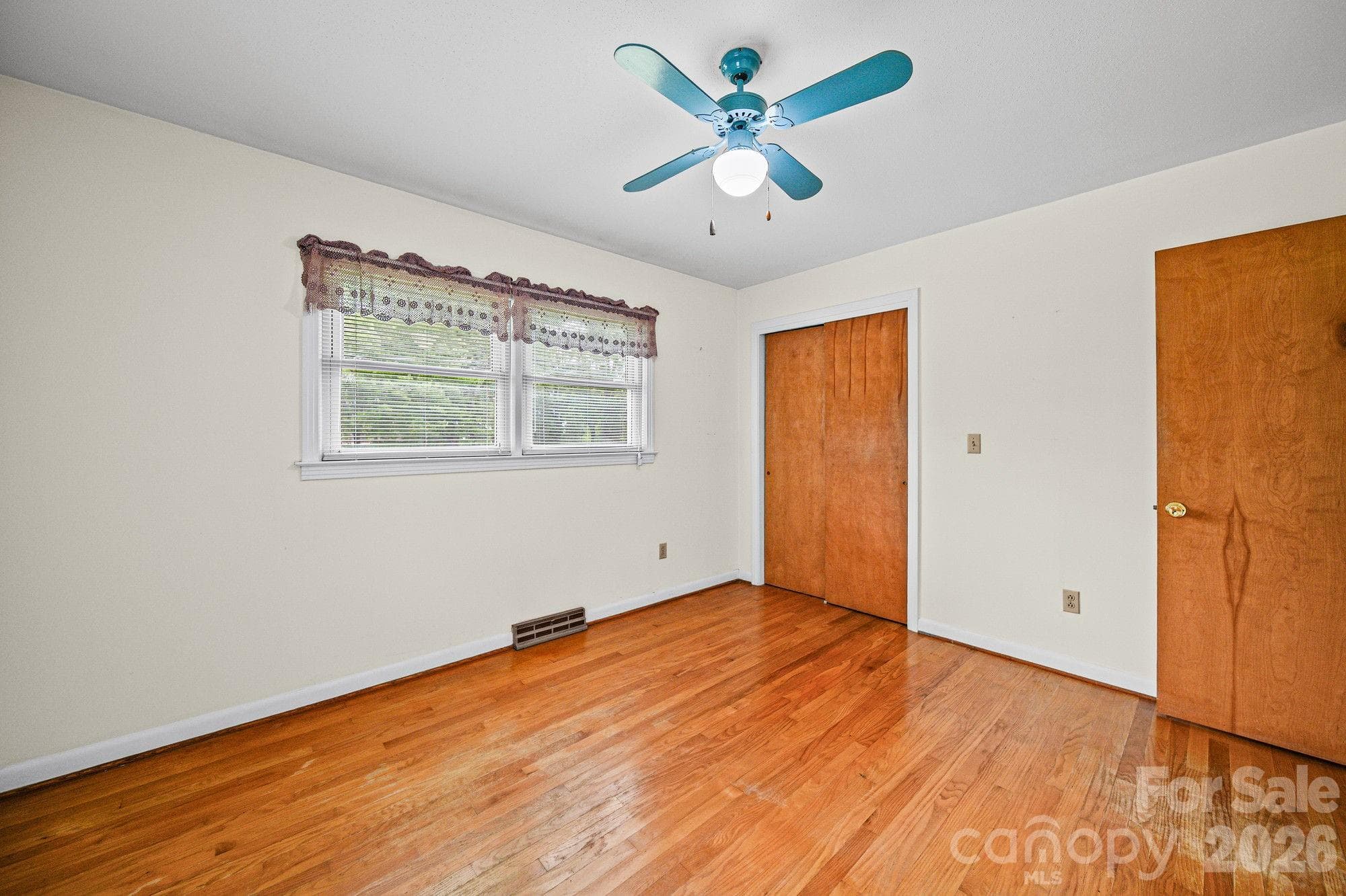 Single Family Residence at 1008 Longview Drive, New London, photo 28 of 37
