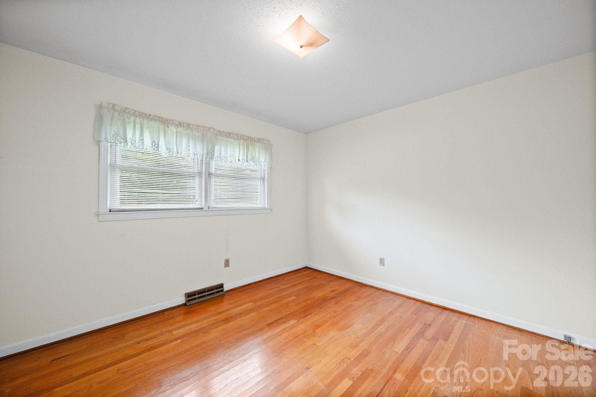Single Family Residence at 1008 Longview Drive, New London, photo 31 of 37