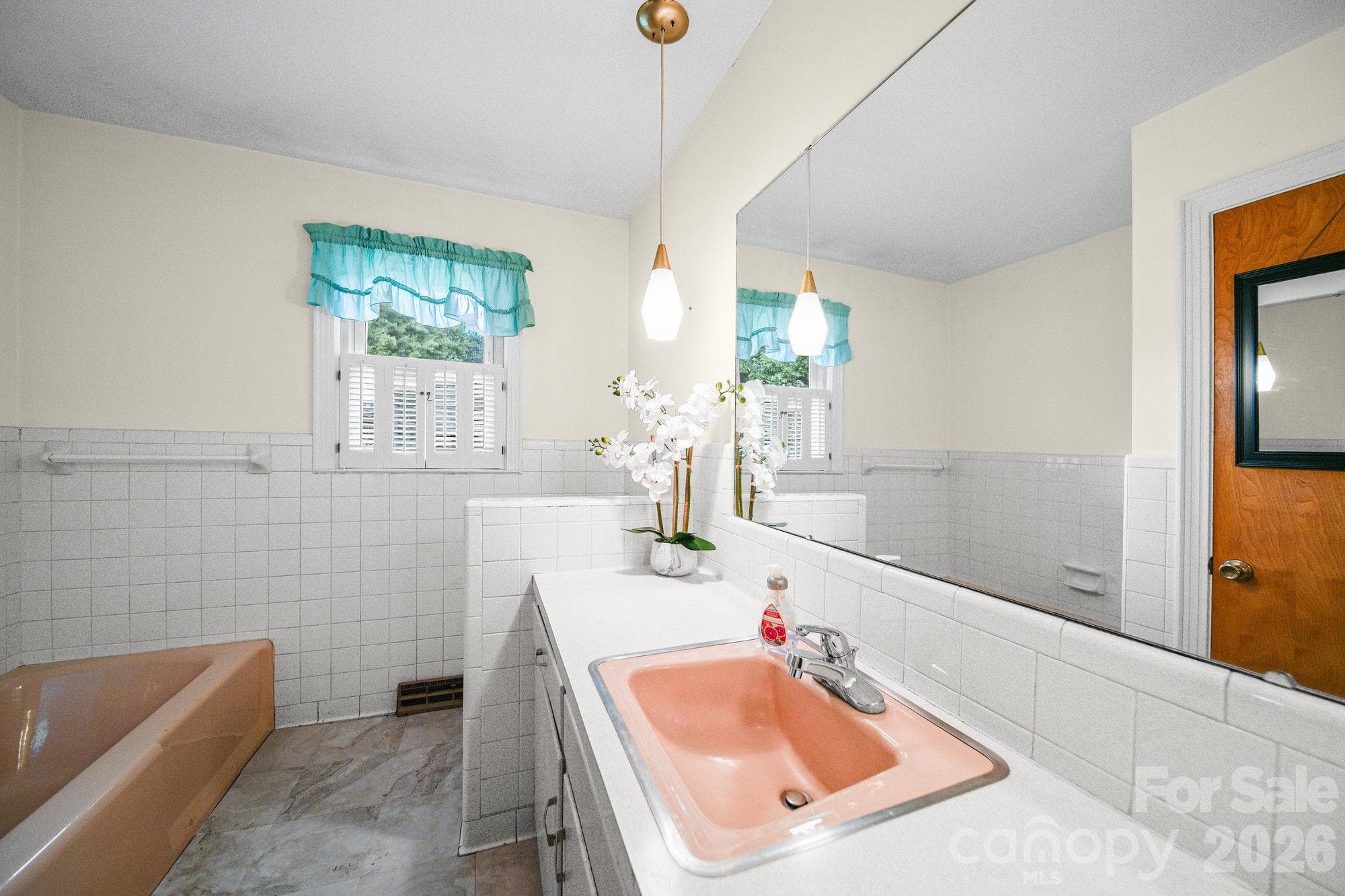 Single Family Residence at 1008 Longview Drive, New London, photo 33 of 37