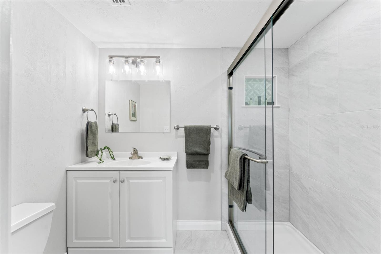 Primary bathroom with walk-in shower - 3606 S PENINSULA DR #103, PORT ORANGE