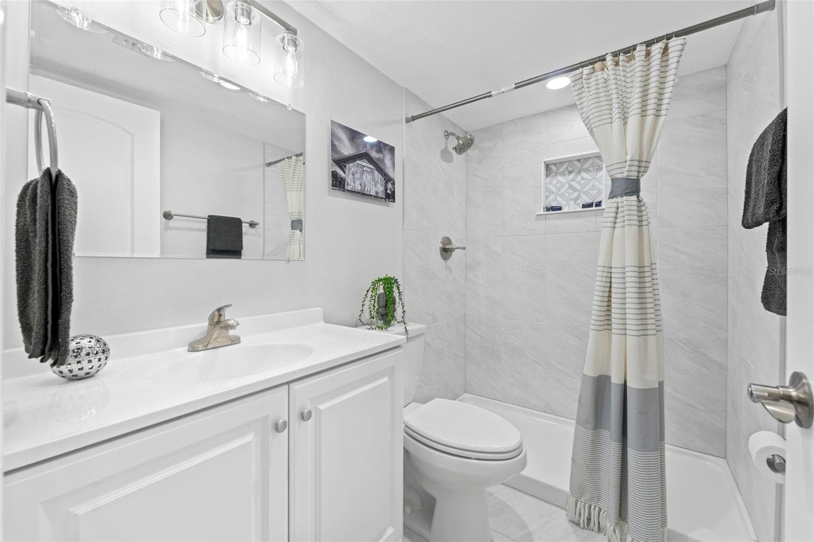 Guest Bathroom - 3606 S PENINSULA DR #103, PORT ORANGE