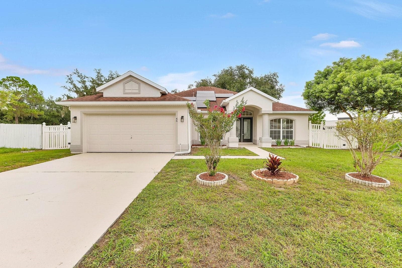 Expansive driveway and front lawn - 46 CORDONA DR, KISSIMMEE