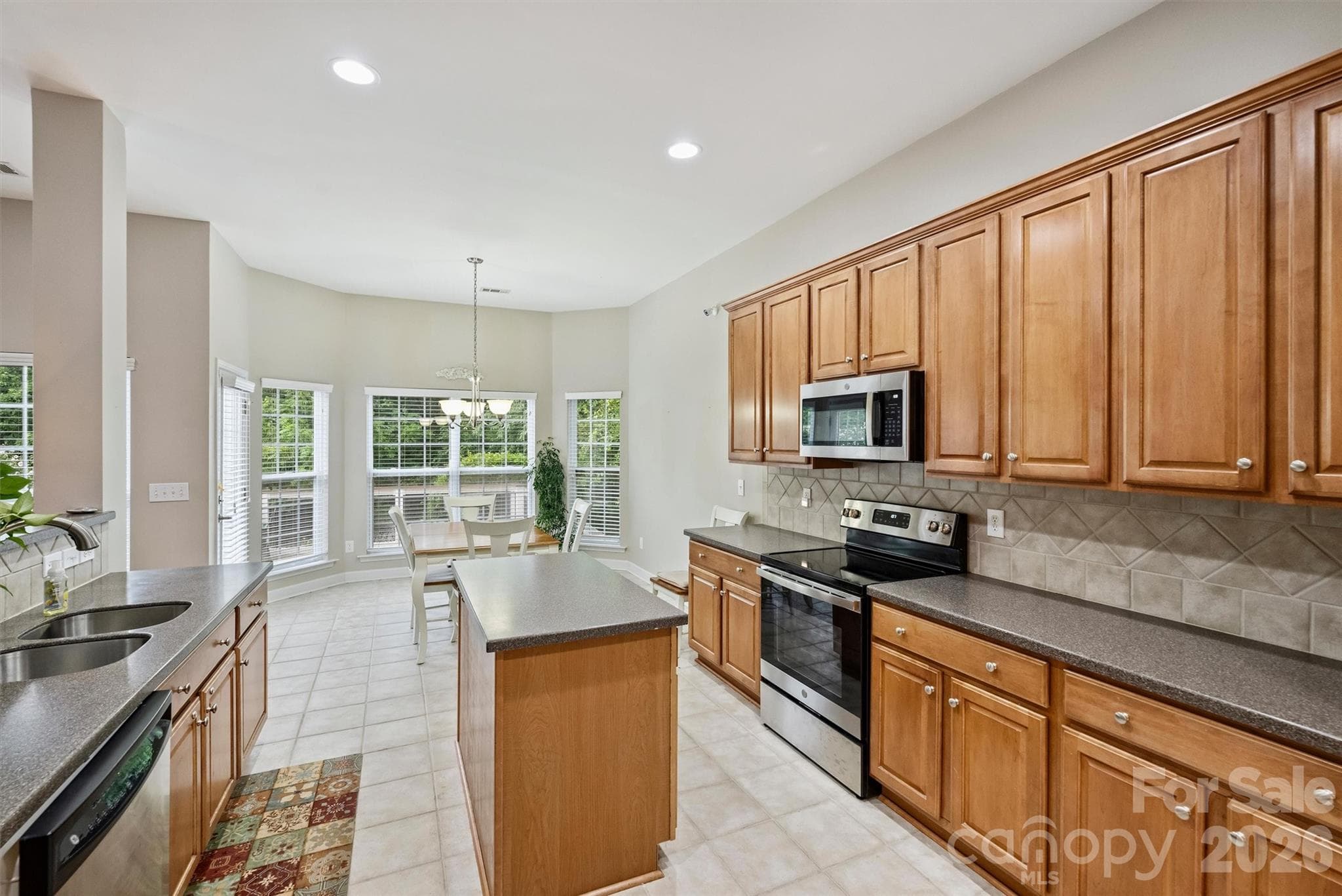 Single Family Residence at 713 Trailhead Lane, Fort Mill, photo 12 of 48