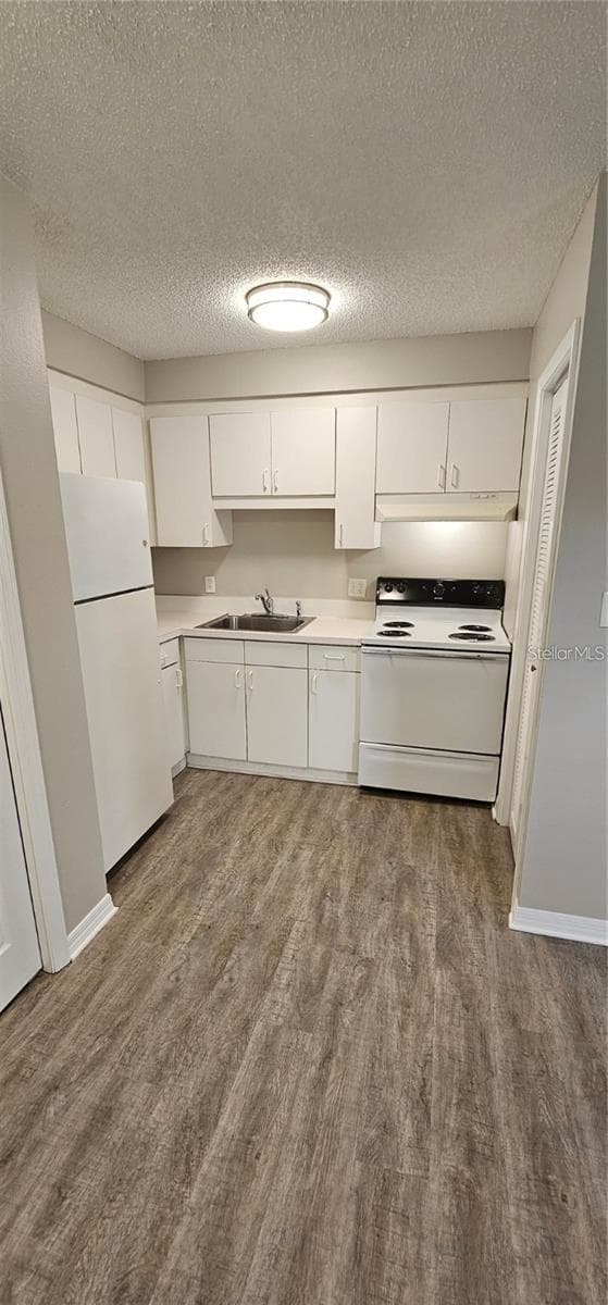2047 - 2047 & 2051 FIESTA DR, SARASOTA