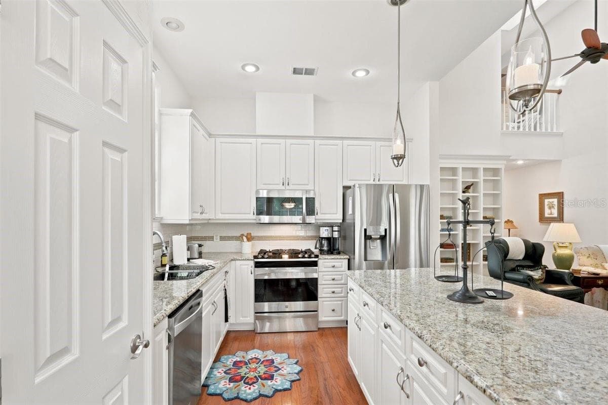 Kitchen - 10334 SW 51ST LN, GAINESVILLE