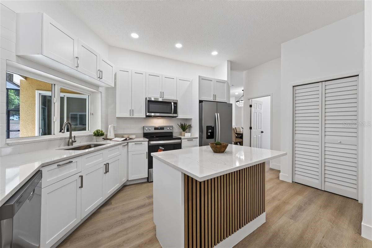Single Family Residence at 11318 POCKET BROOK DR, TAMPA, photo 23 of 60