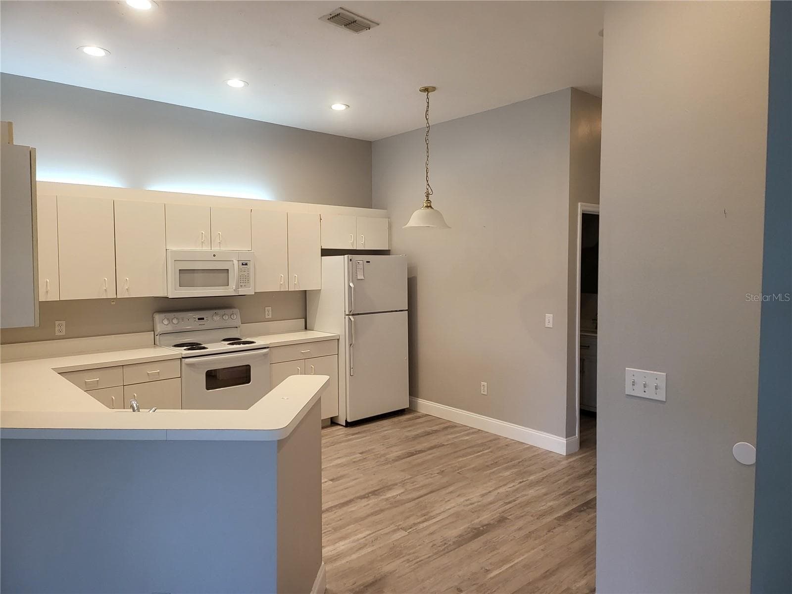 Villa at 502 CATALINA ISLES CIR, VENICE, photo 6 of 10