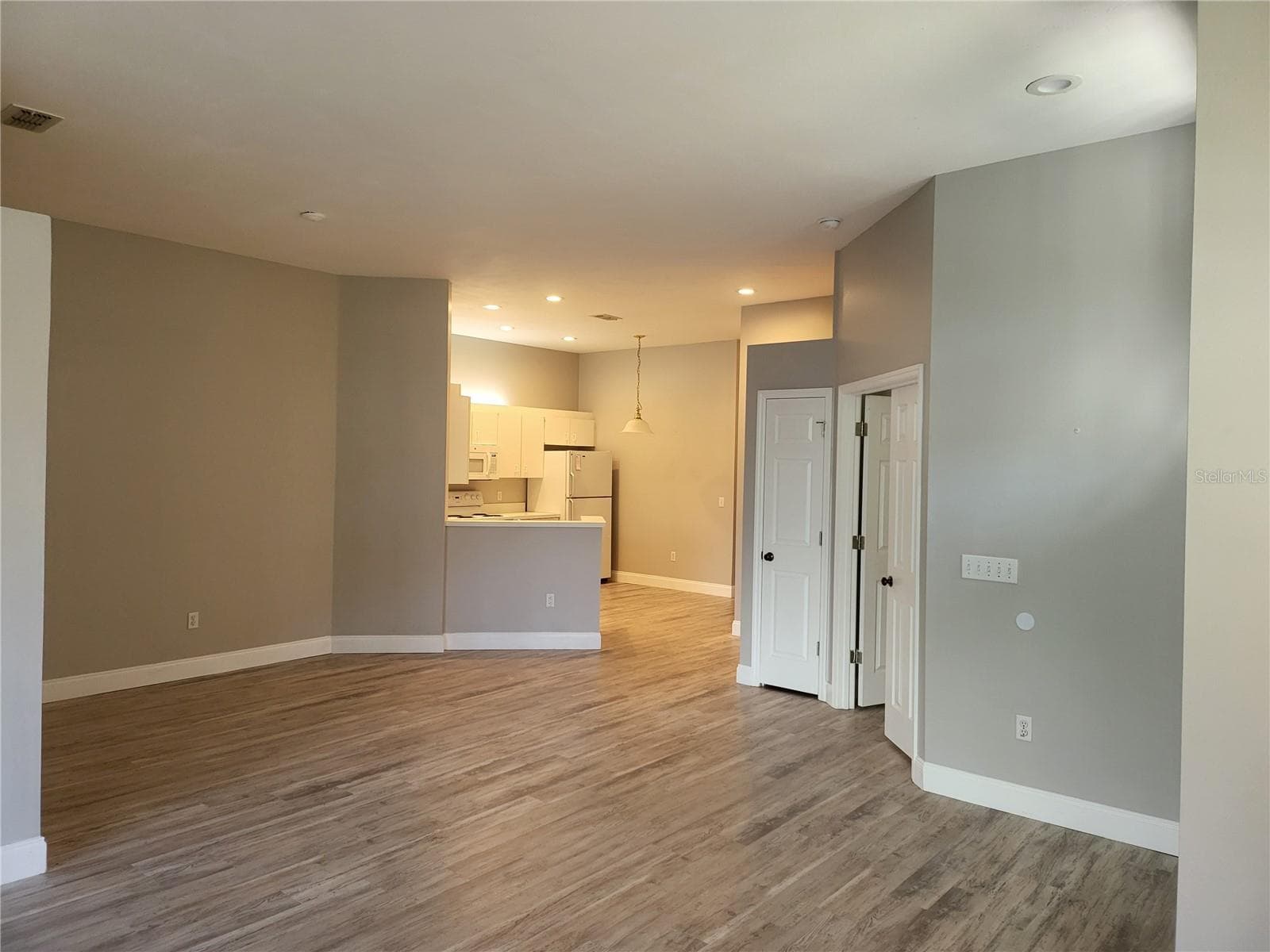 Villa at 502 CATALINA ISLES CIR, VENICE, photo 8 of 10